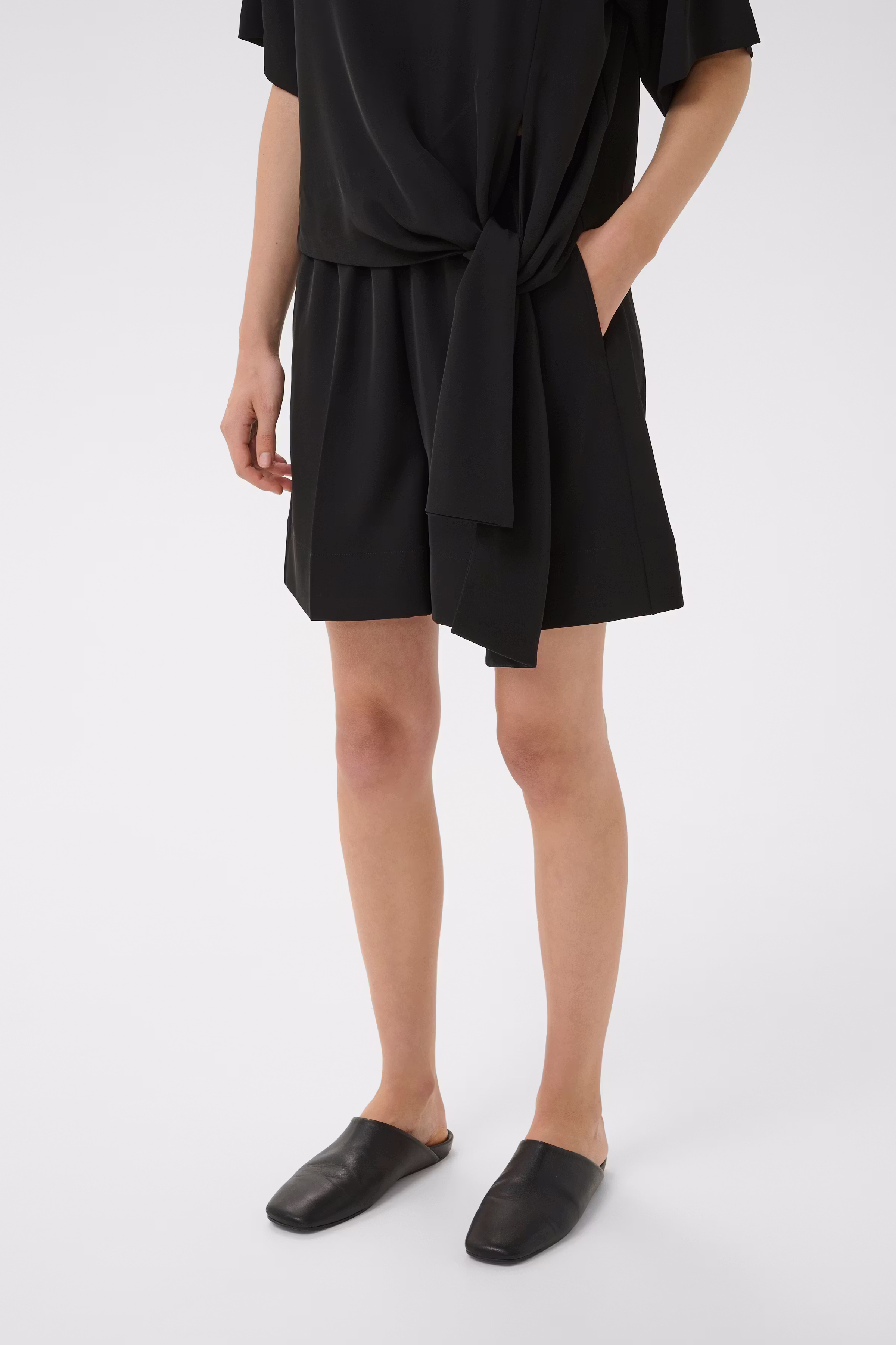 VARINAIW Shorts LOOKBOOK FRONT 30112483-194008