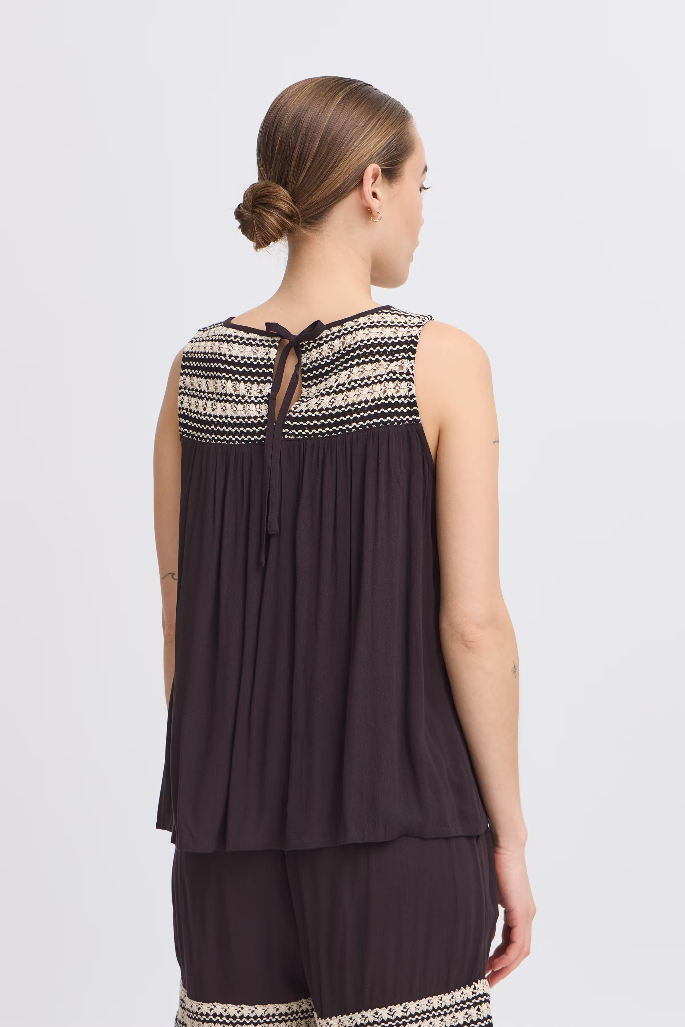 IHRAGNI Top LOOKBOOK BACK 20123291-194008