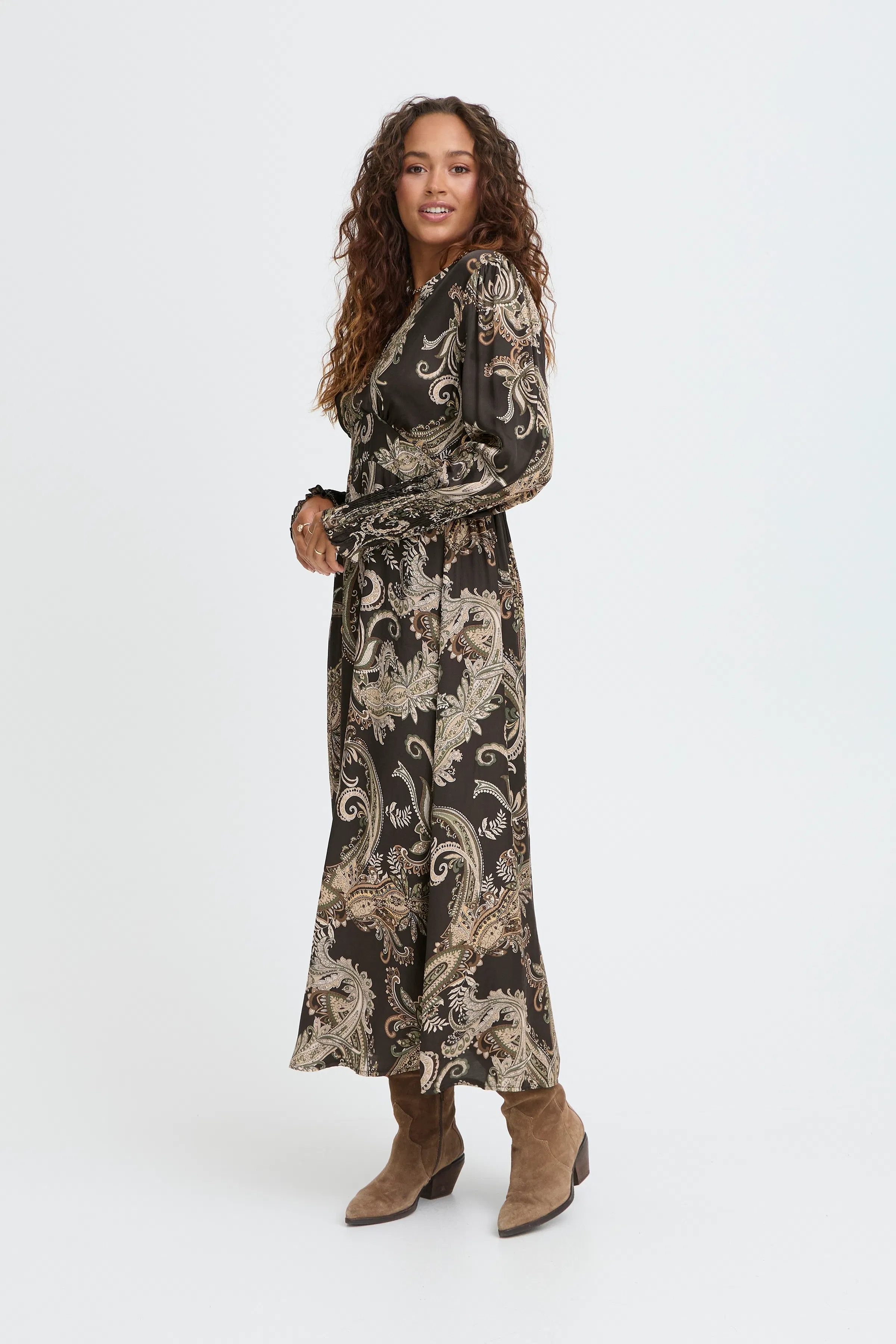 SBOLIVIA Kjole LOOKBOOK FRONT 22101105-191109