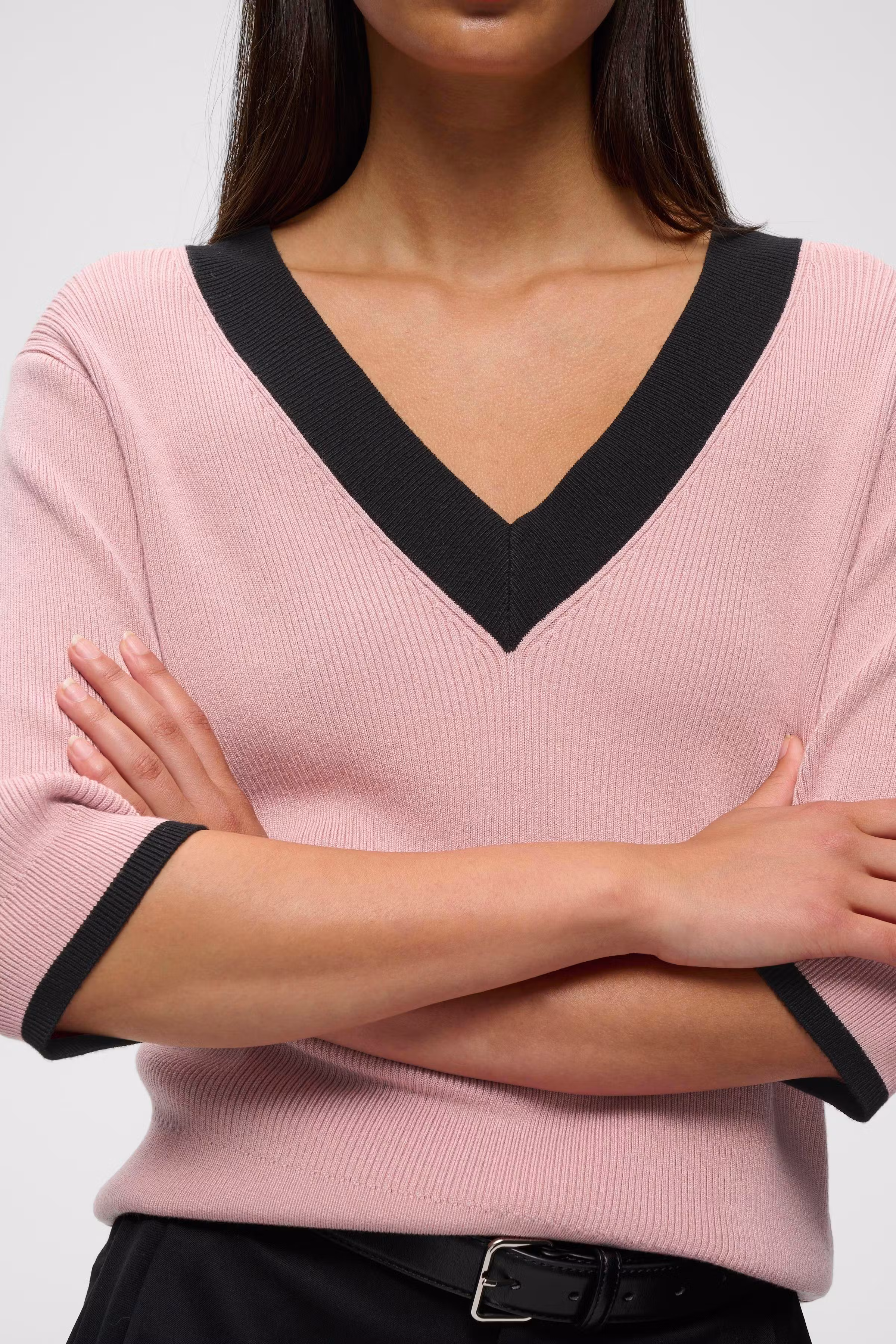LeenahIW V-Neck Pullover LOOKBOOK DETAIL 30110675-151607