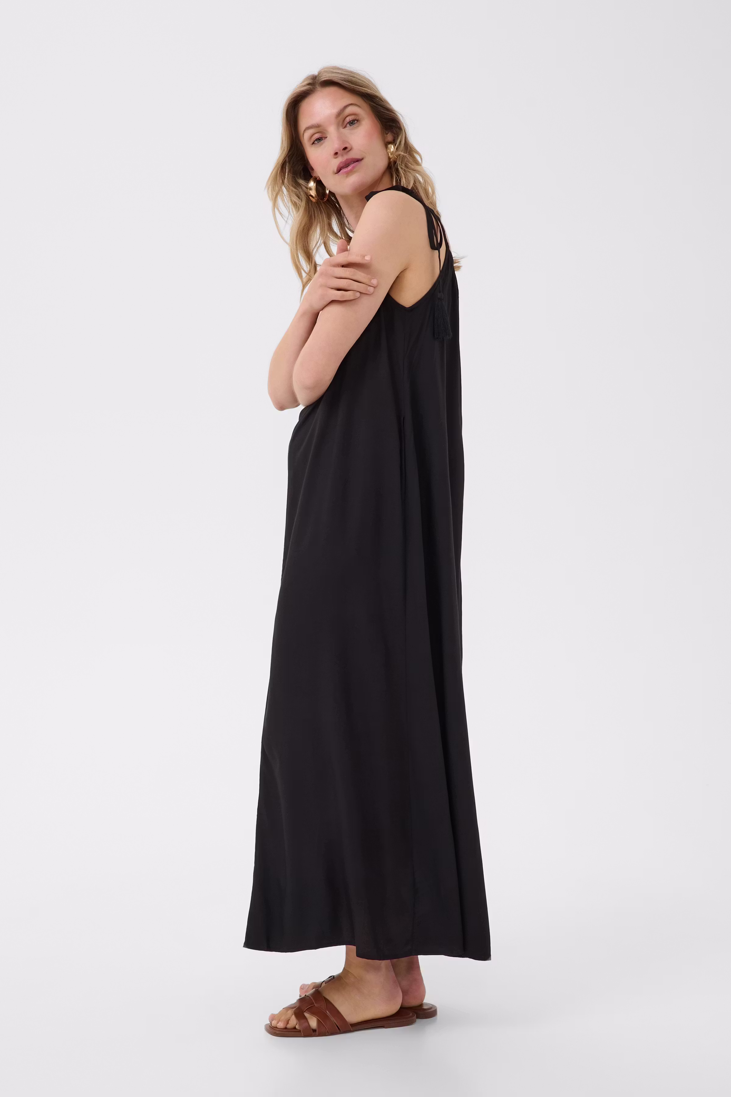 CRTiah Jurk LOOKBOOK FRONT 10614985-100120