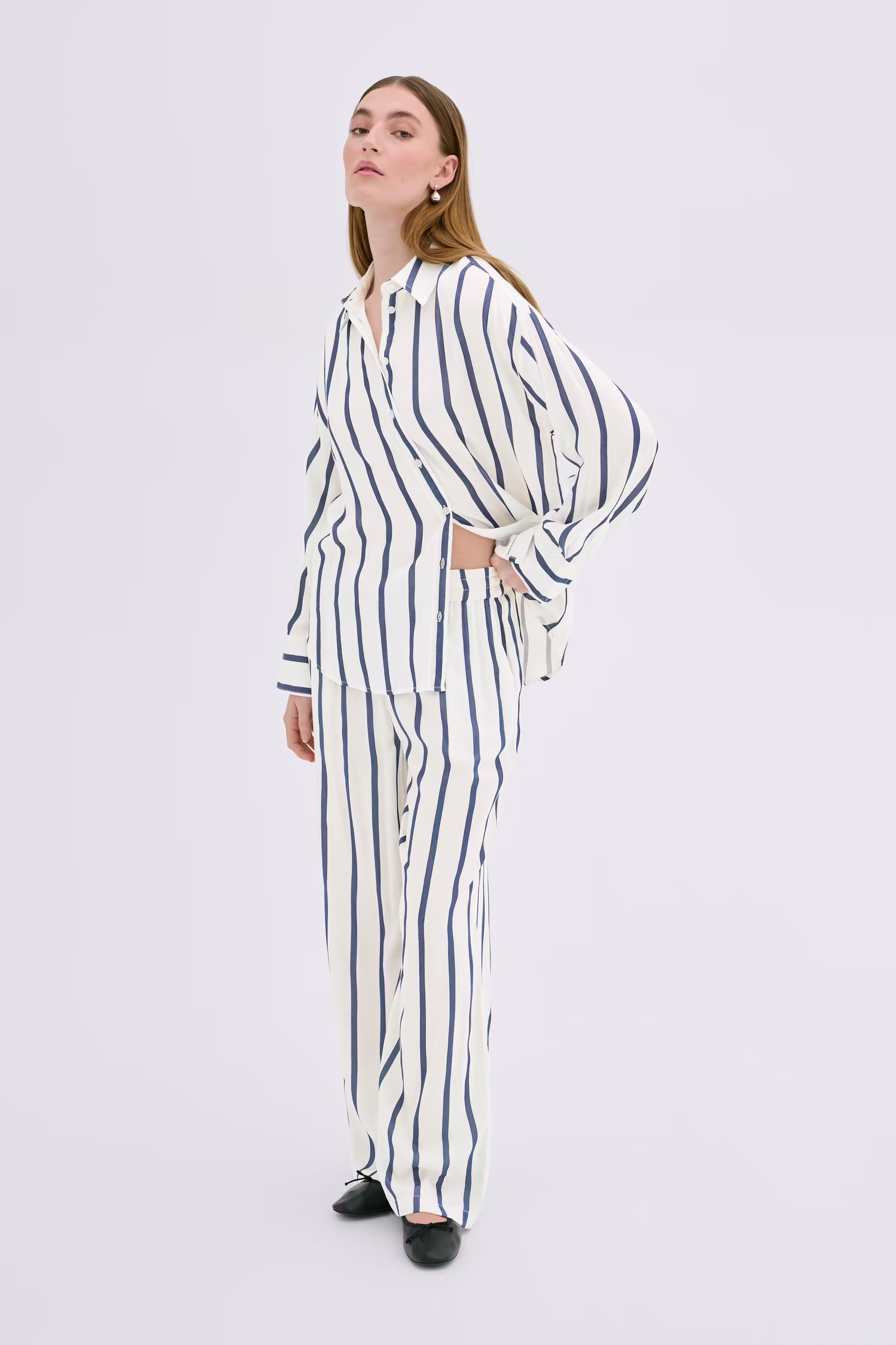 MiaMW Trousers LOOKBOOK FRONT 10704699-105564