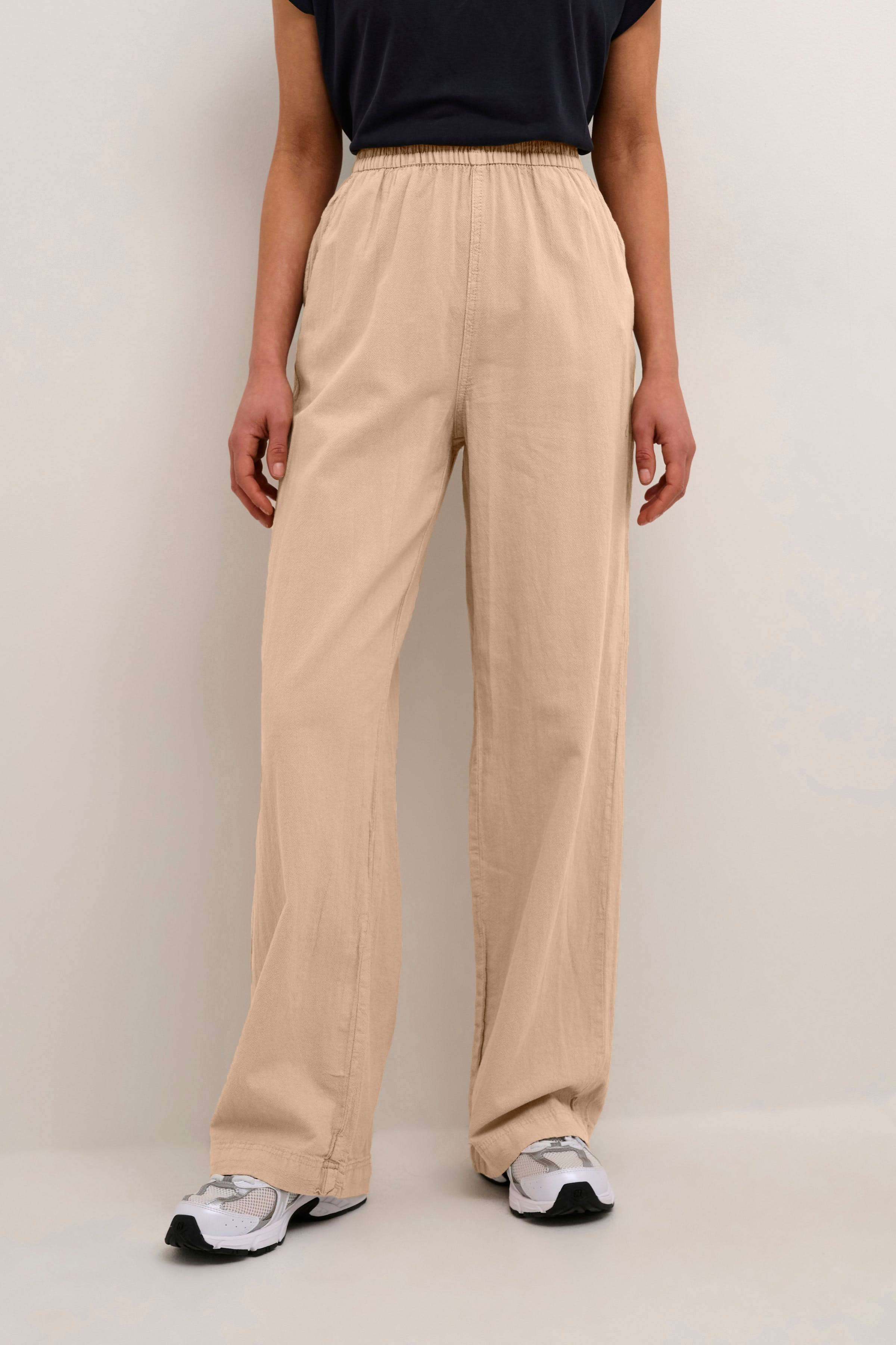 KAnaya Trousers LOOKBOOK FRONT 10507661-101239