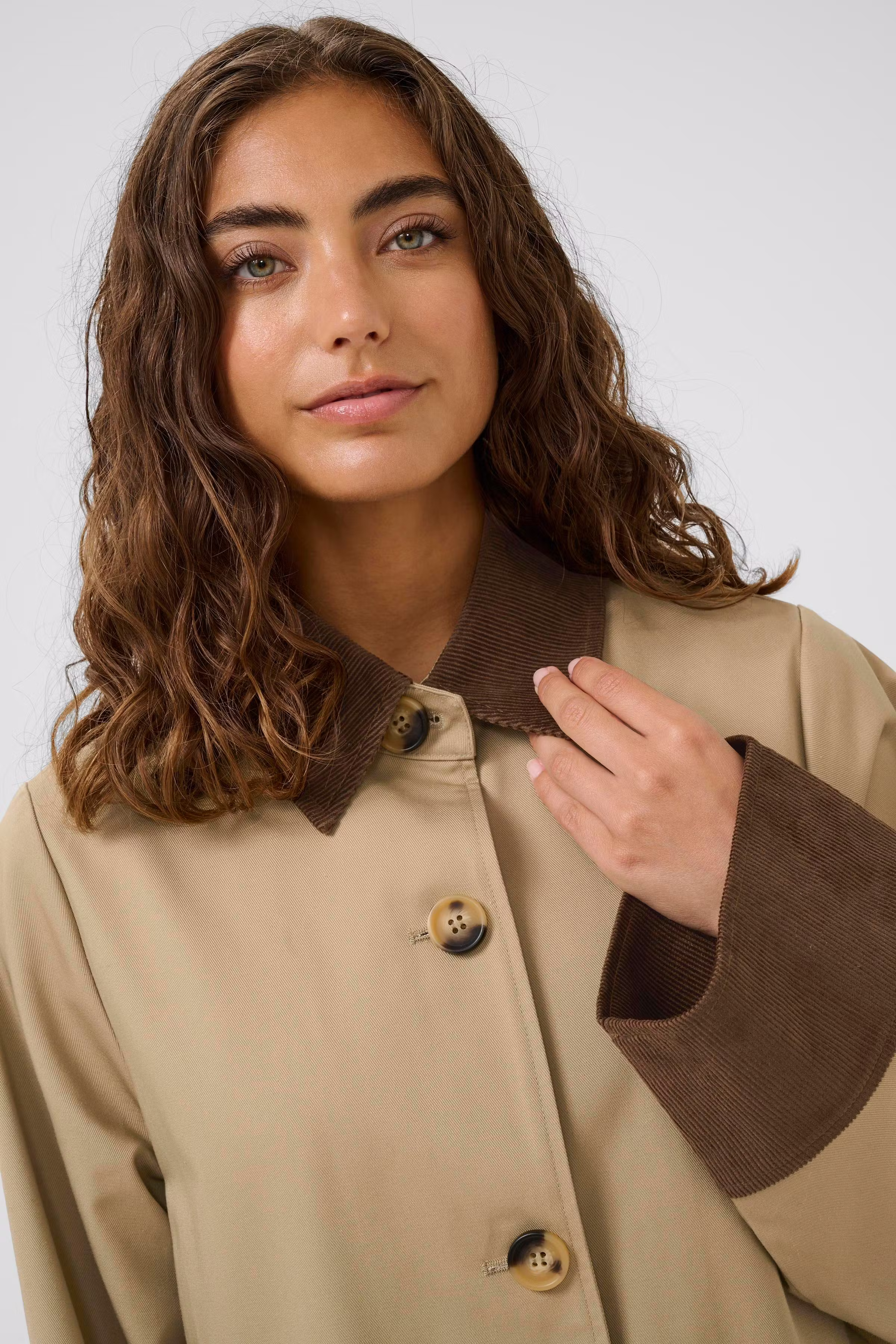 CUsasha Trenchcoat med fløjlsdetaljer LOOKBOOK DETAIL 50112574-171009