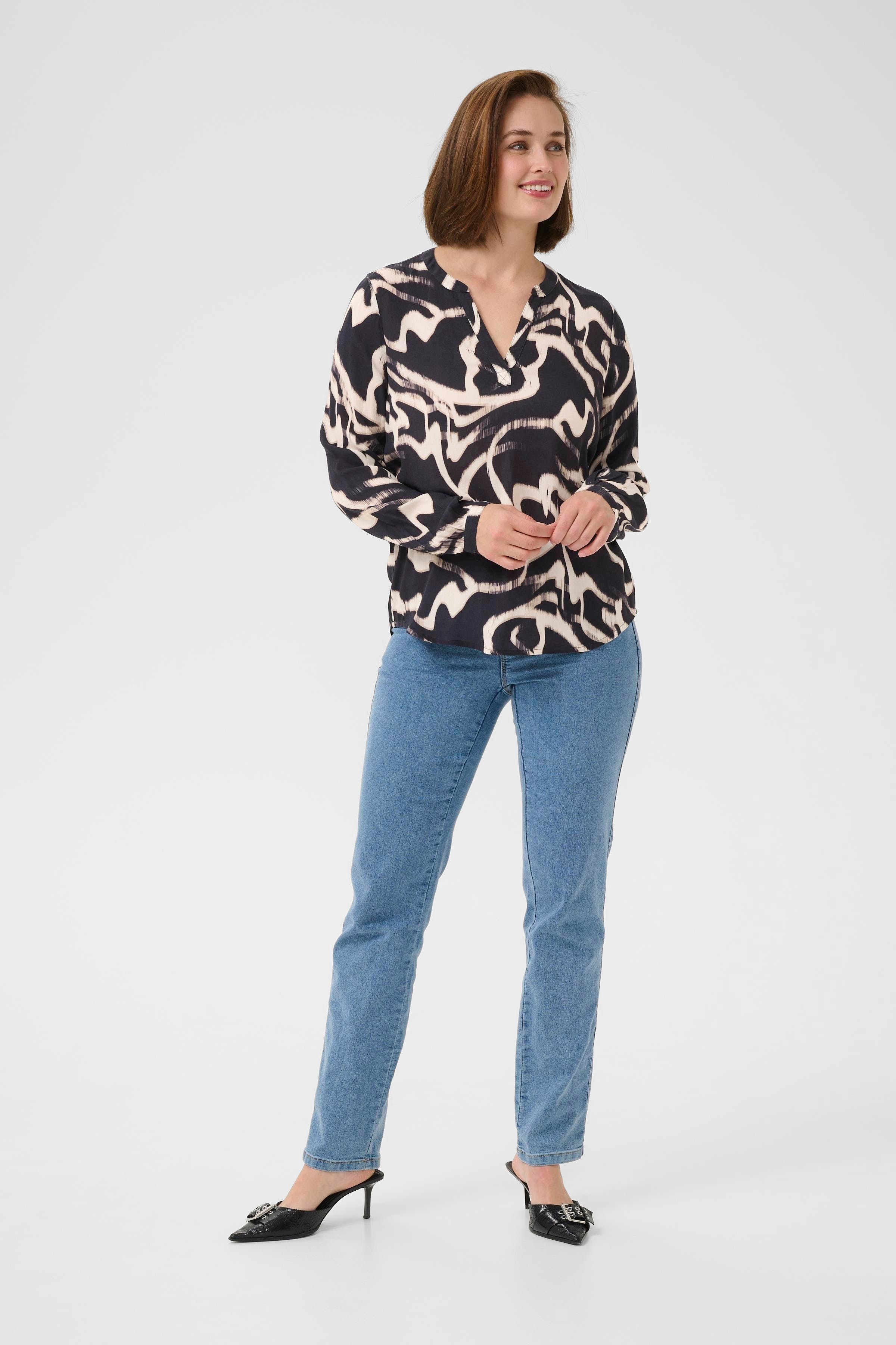 KAbeathe Bluse LOOKBOOK FRONT 10508895-107701