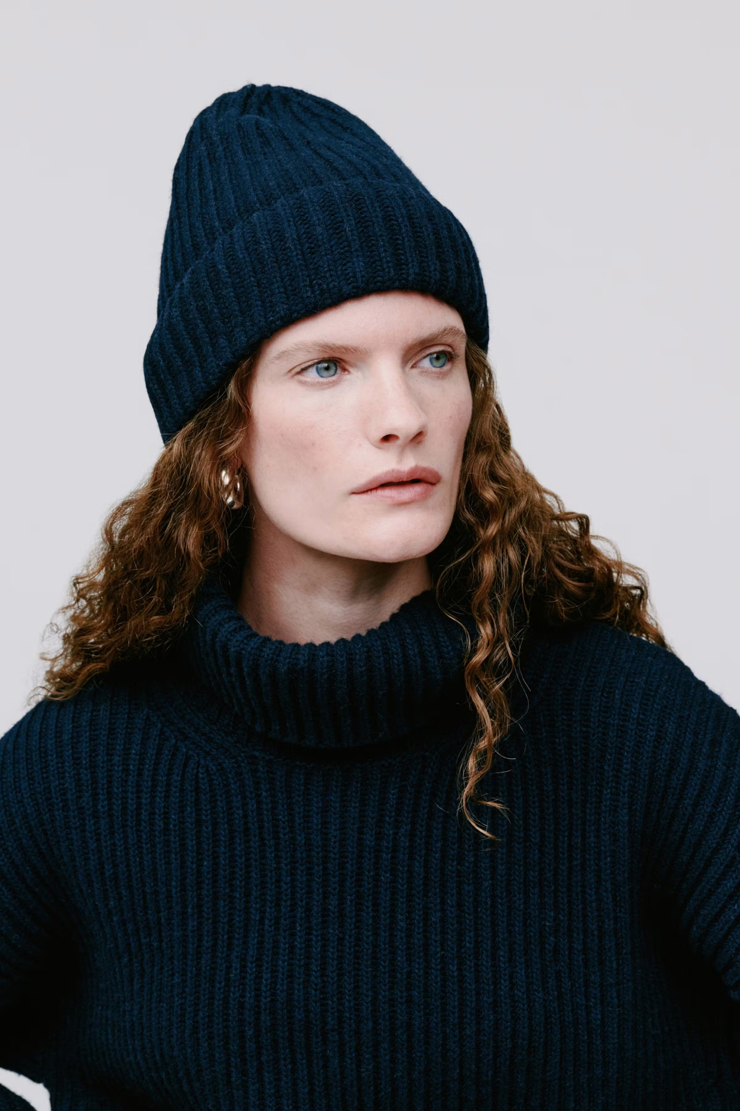 AMBER BEANIE LOOKBOOK FRONT 30600716-BL900