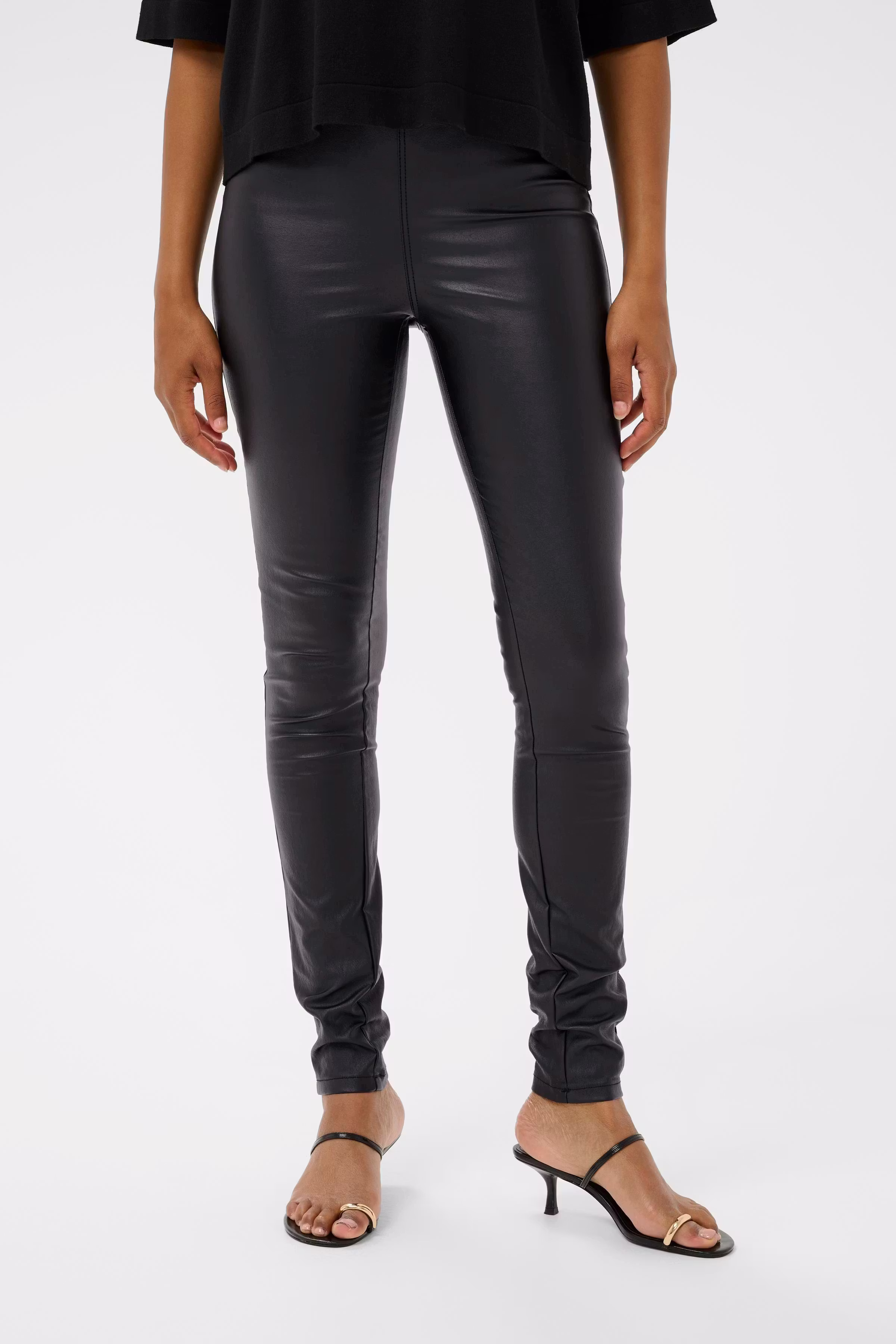 Ada Leggings LOOKBOOK FRONT 10501626-190205