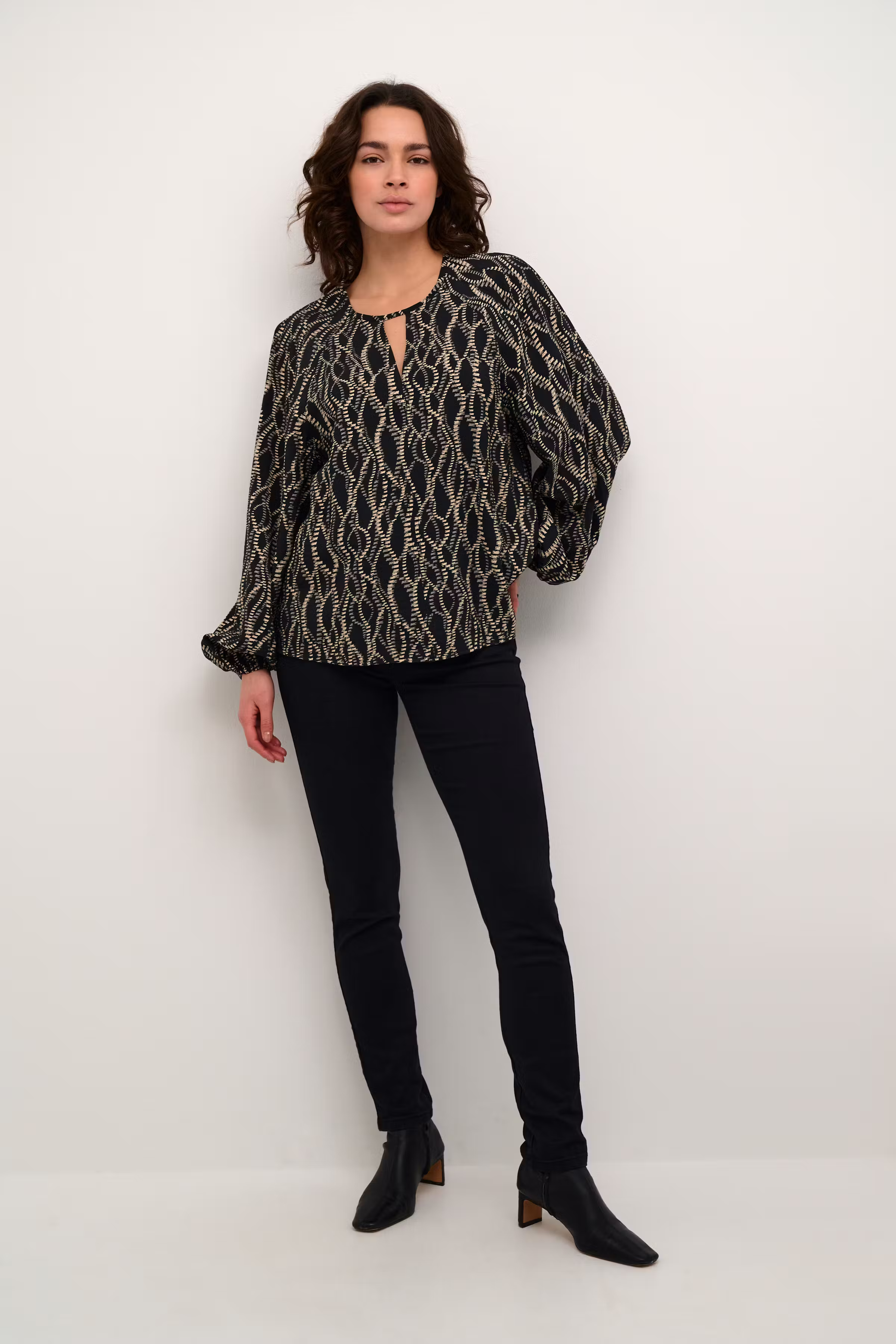 KAdunora Bluse LOOKBOOK FRONT 10509197-106591