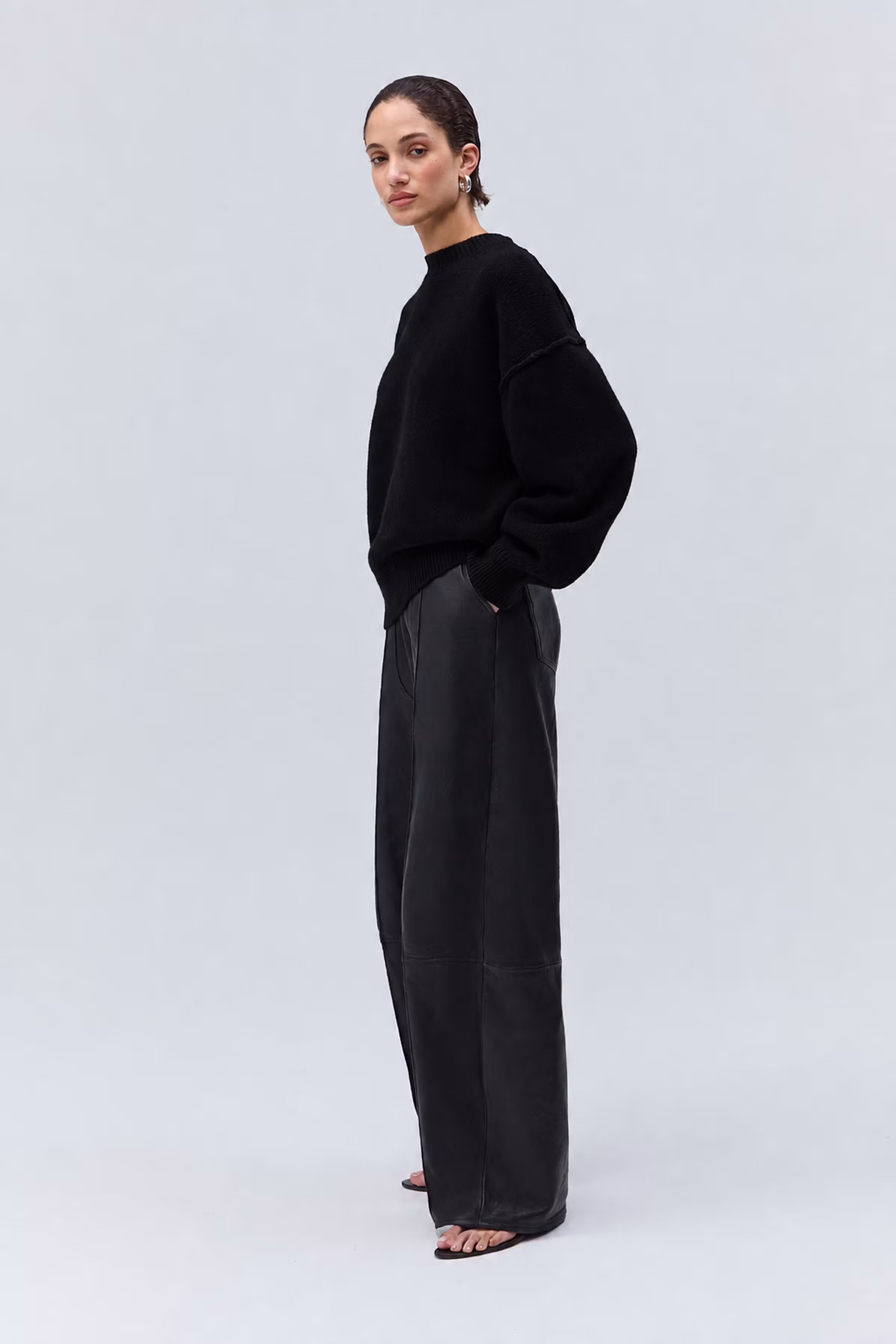IOKassidy Pullover LOOKBOOK FRONT 30600034-BK999