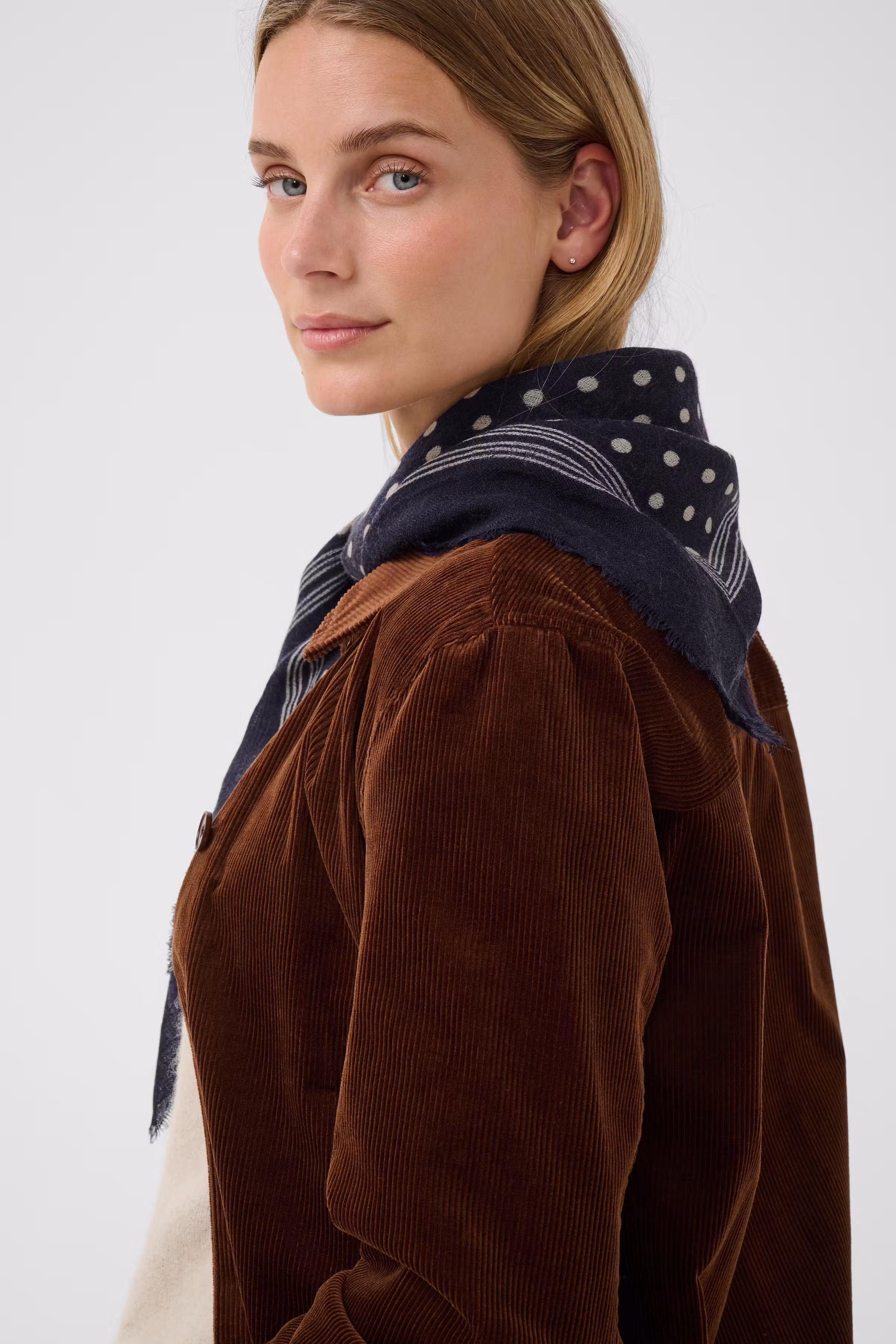 CelestaPW Sjaal LOOKBOOK DETAIL 30310875-305642