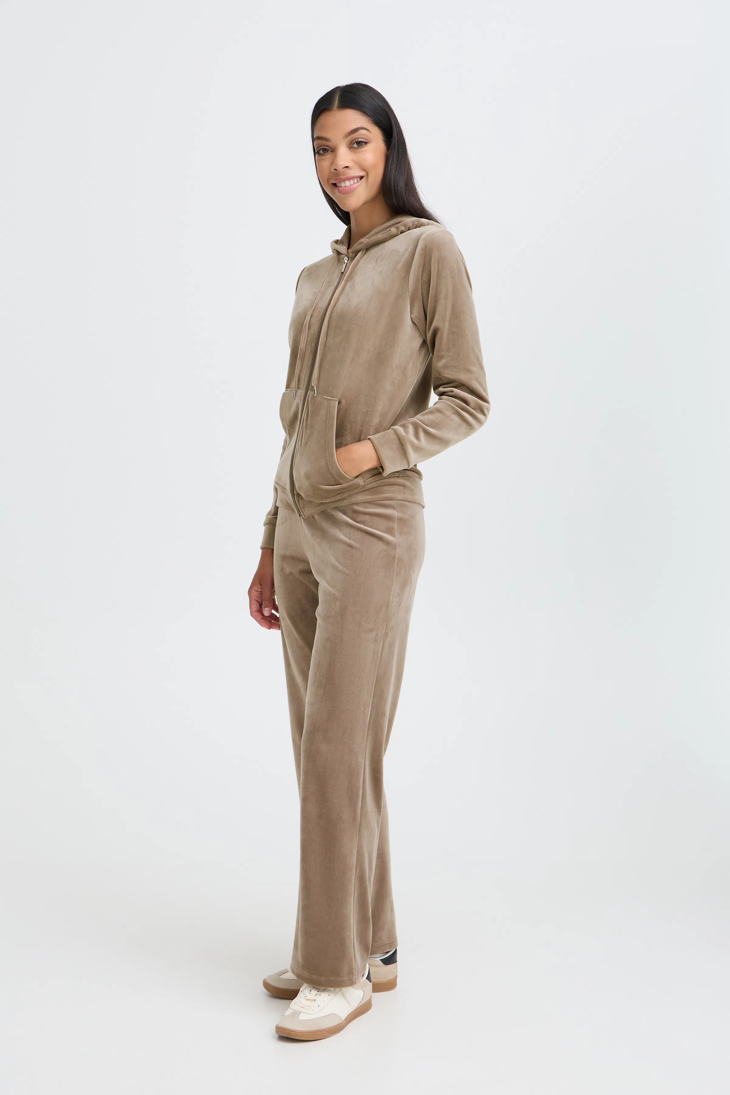 BYSTILLA Veloursett LOOKBOOK FRONT 20816019-181112