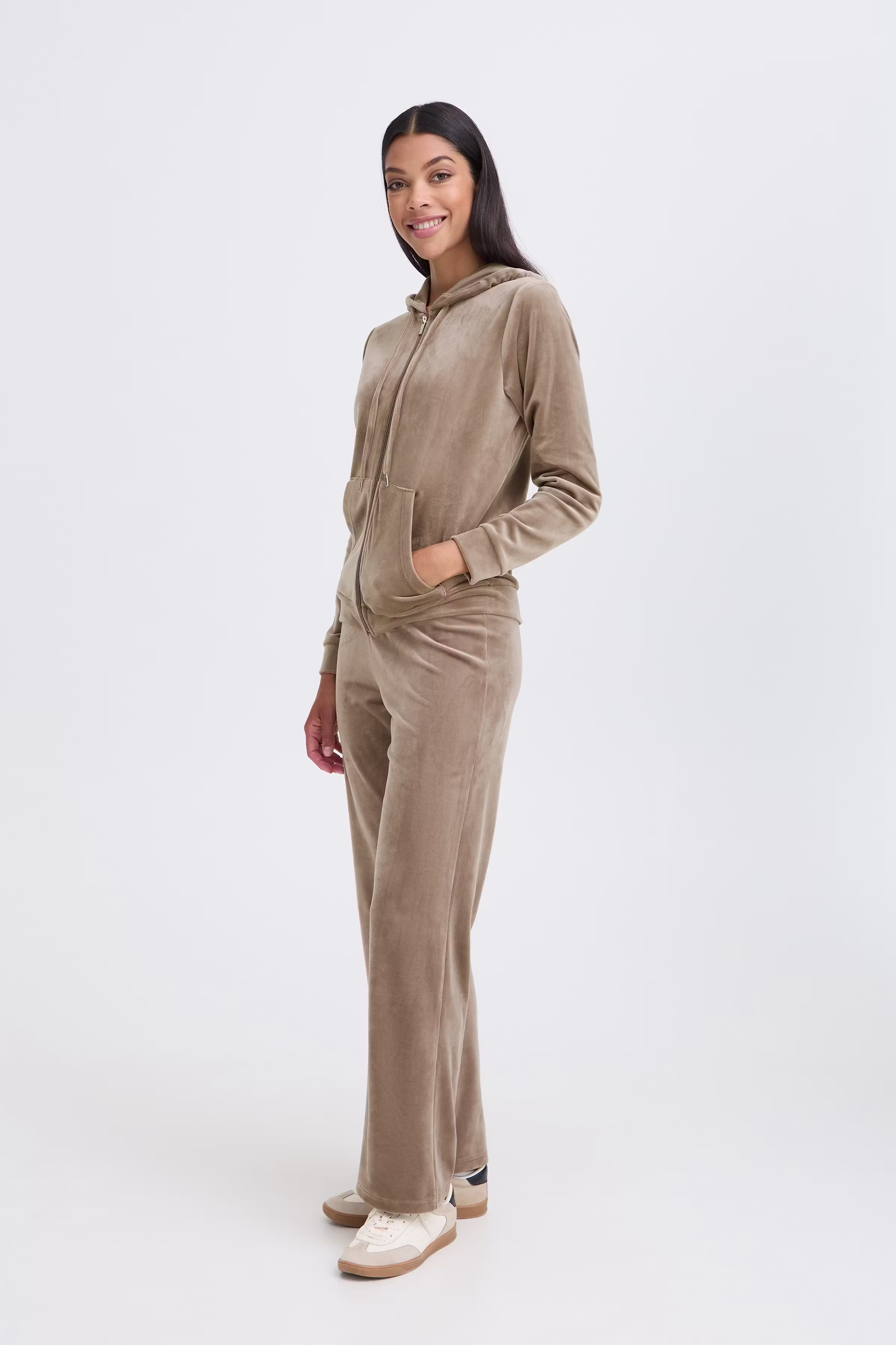 BYSTILLA Veloursett LOOKBOOK FRONT 20816019-181112