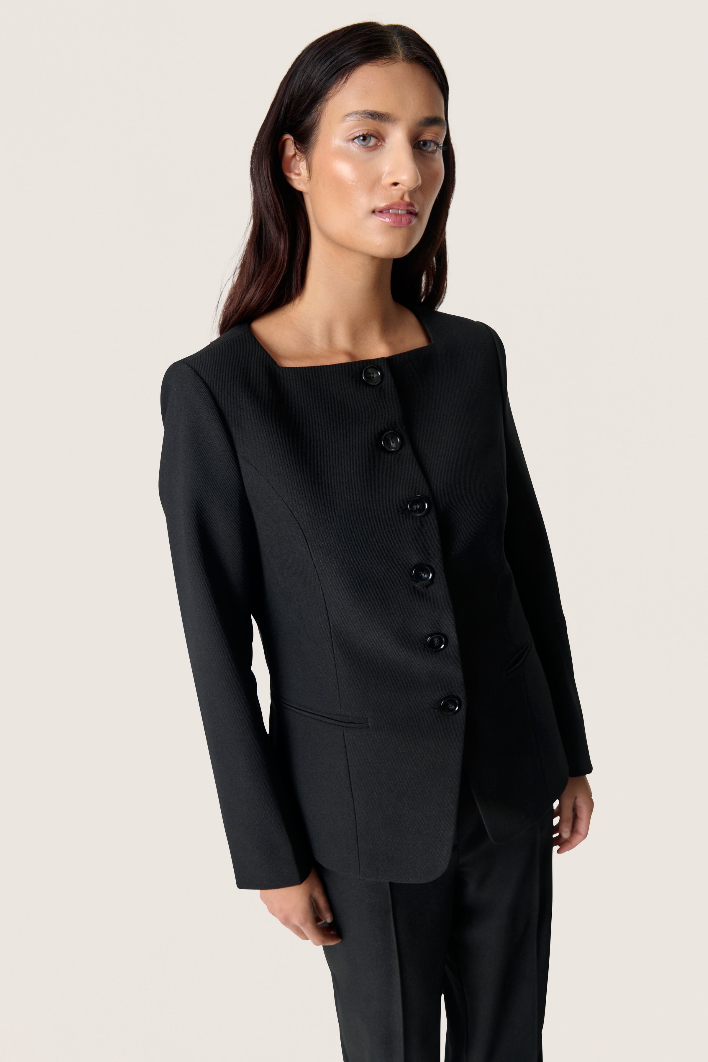 SLSarina Blazer LOOKBOOK FRONT 30408641-194008