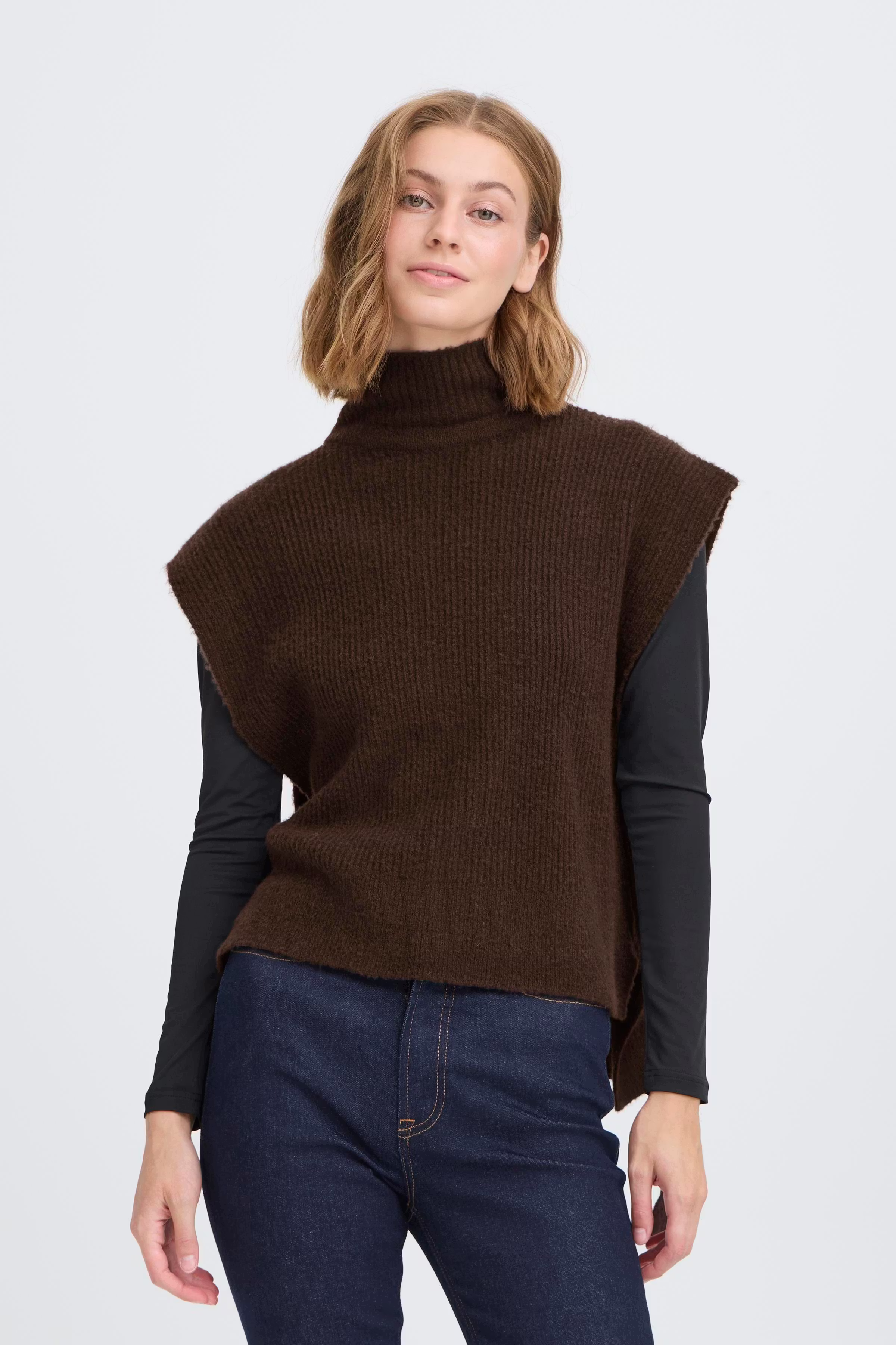 IAMAISE Poncho LOOKBOOK FRONT 20124790-1909151