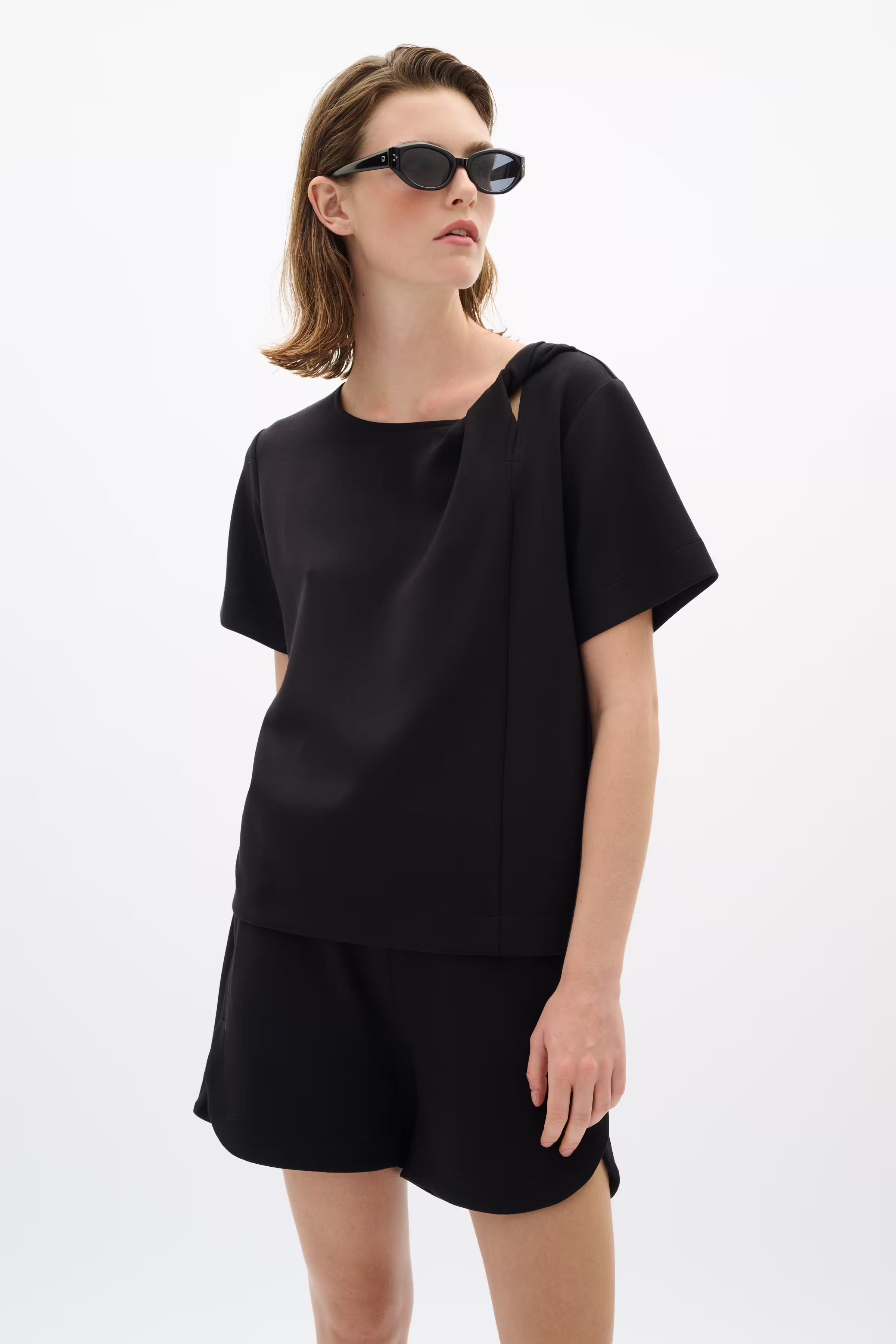 HenniehIW Shorts LOCATION NONE 30110370-194008