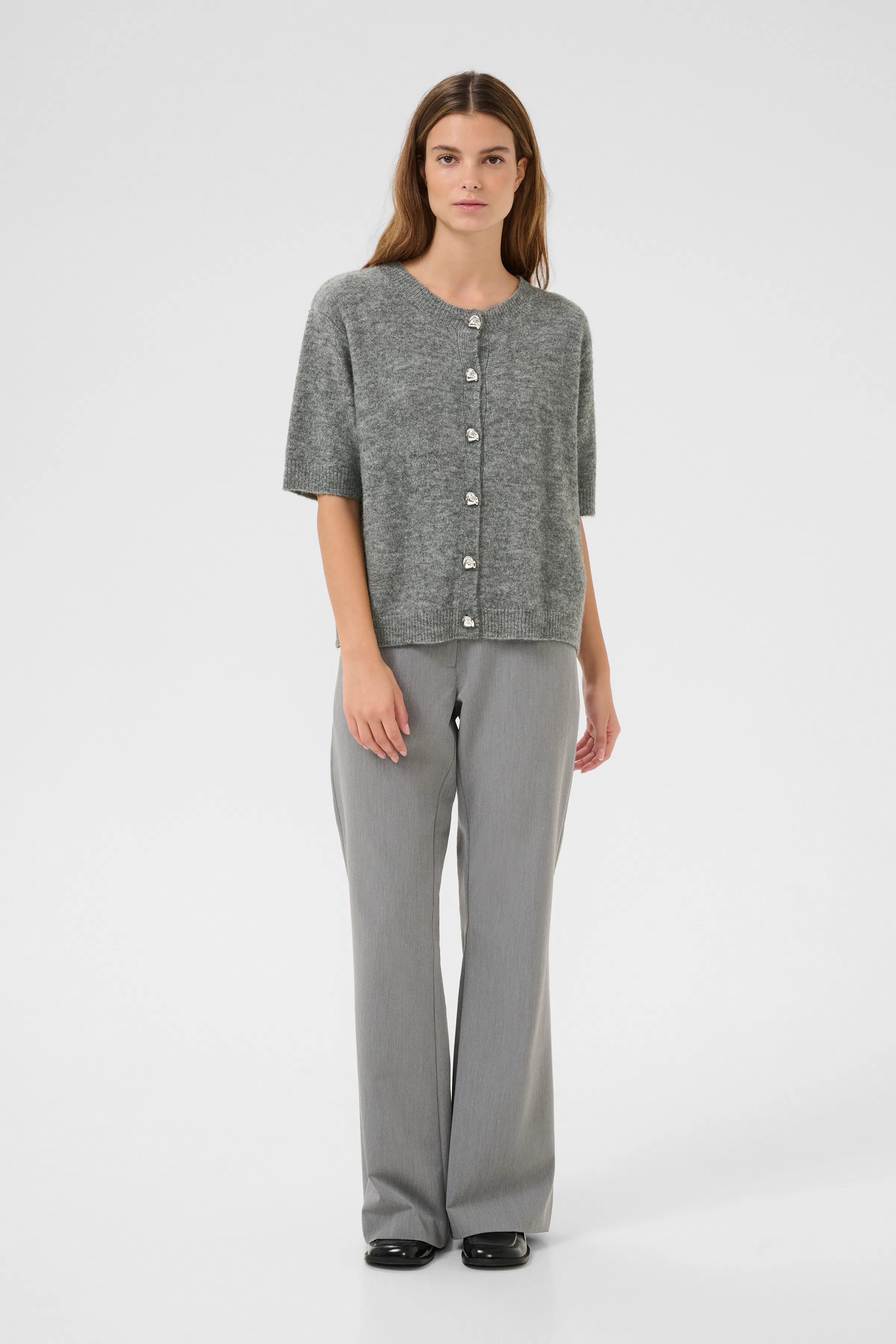 KBNoabelle Kortärmad stickad kofta LOOKBOOK FRONT 10105394-105059