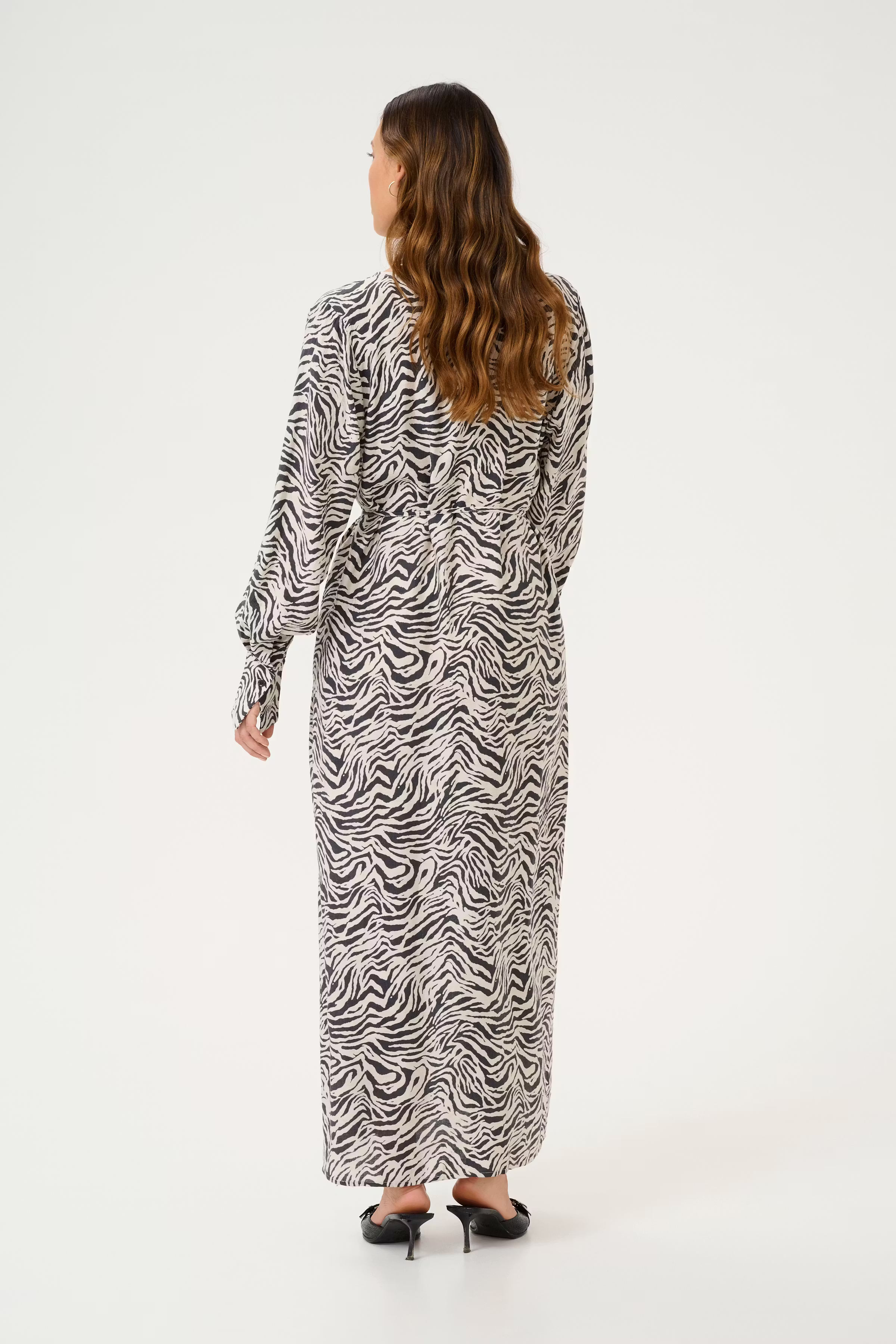 KAjodie Kleid LOOKBOOK BACK 10552359-107186