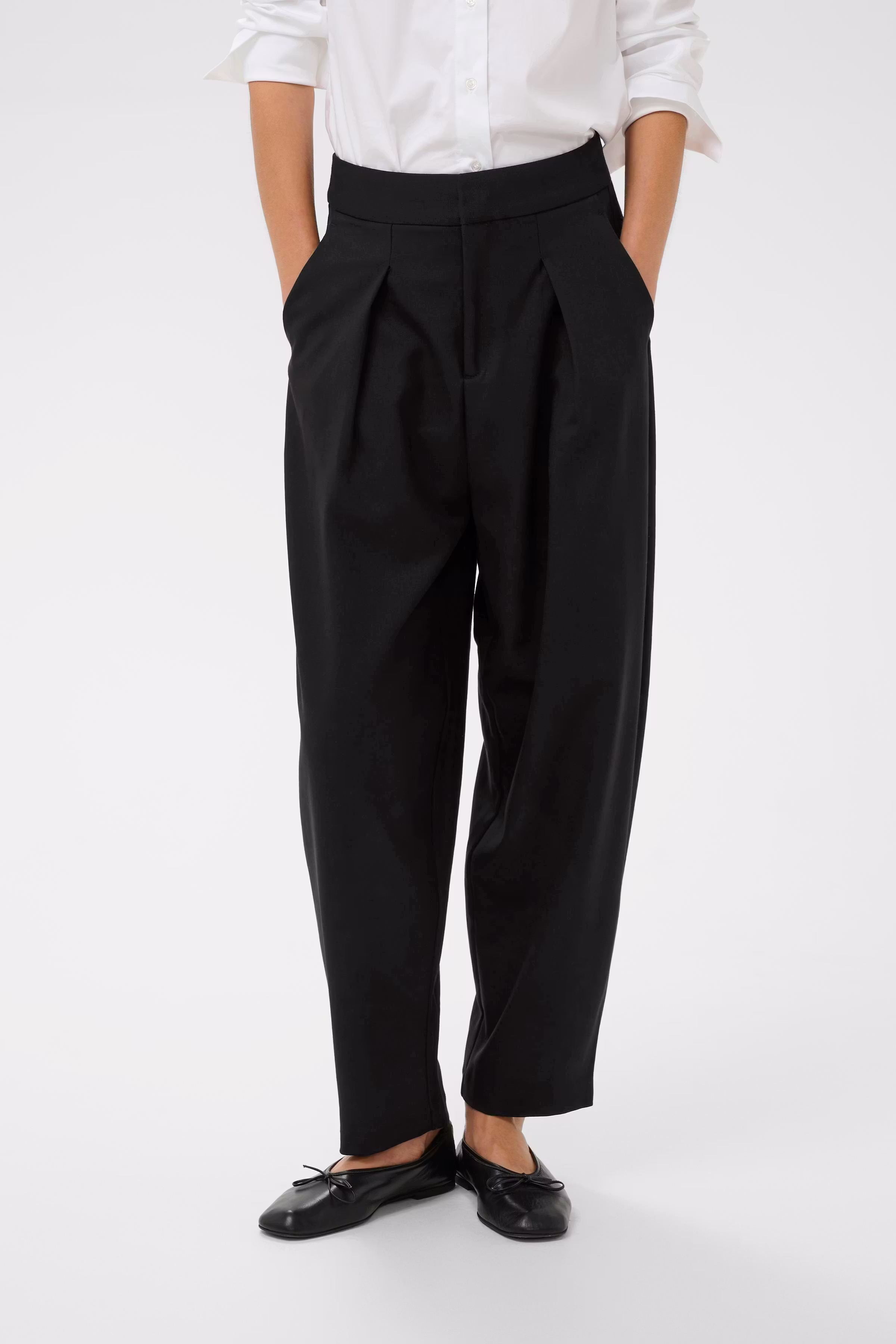 YuktaIW Trousers LOOKBOOK FRONT 30111165-194008