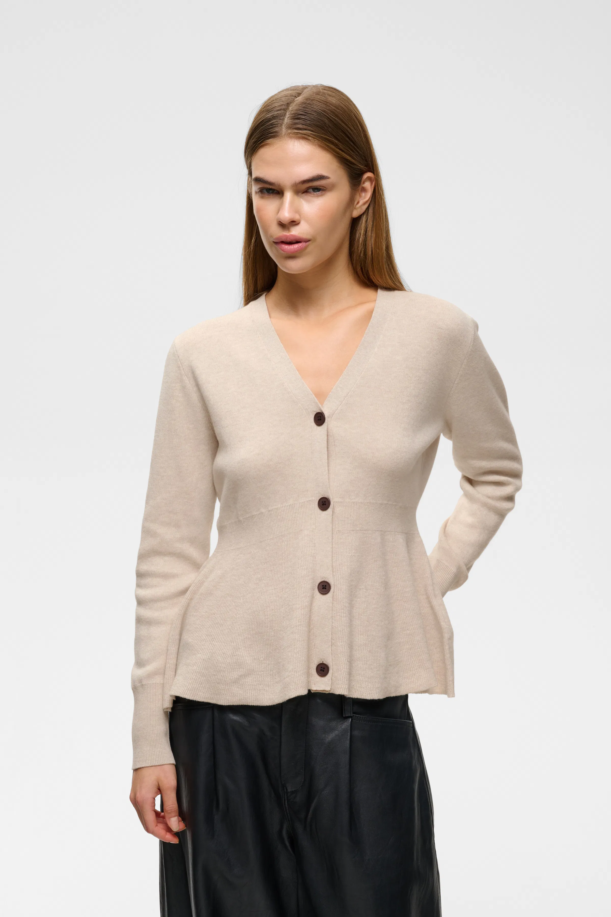 DoraIW Cardigan LOOKBOOK FRONT 30111435-300597