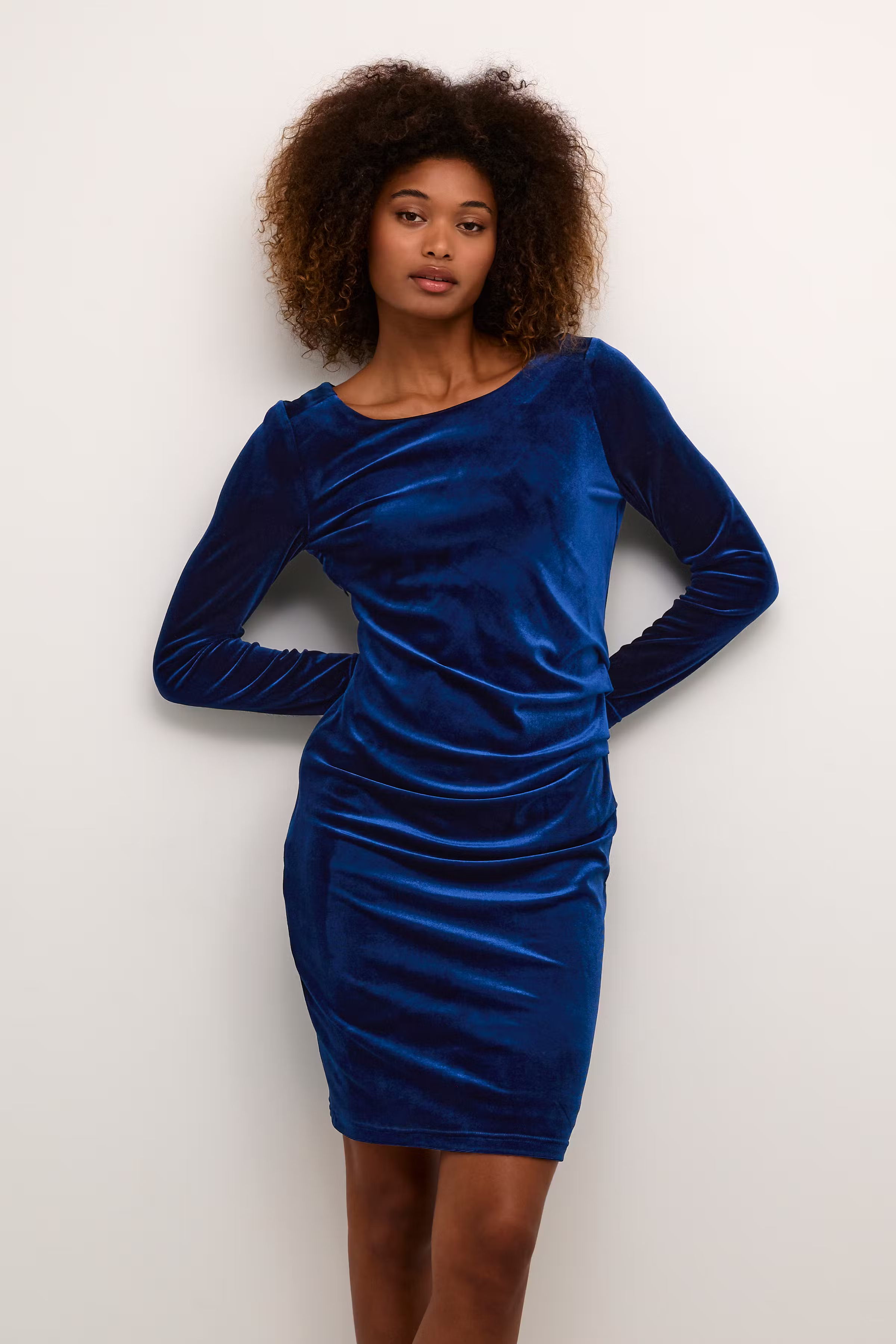 Kelly Velourkleid LOOKBOOK FRONT 10501495-194020