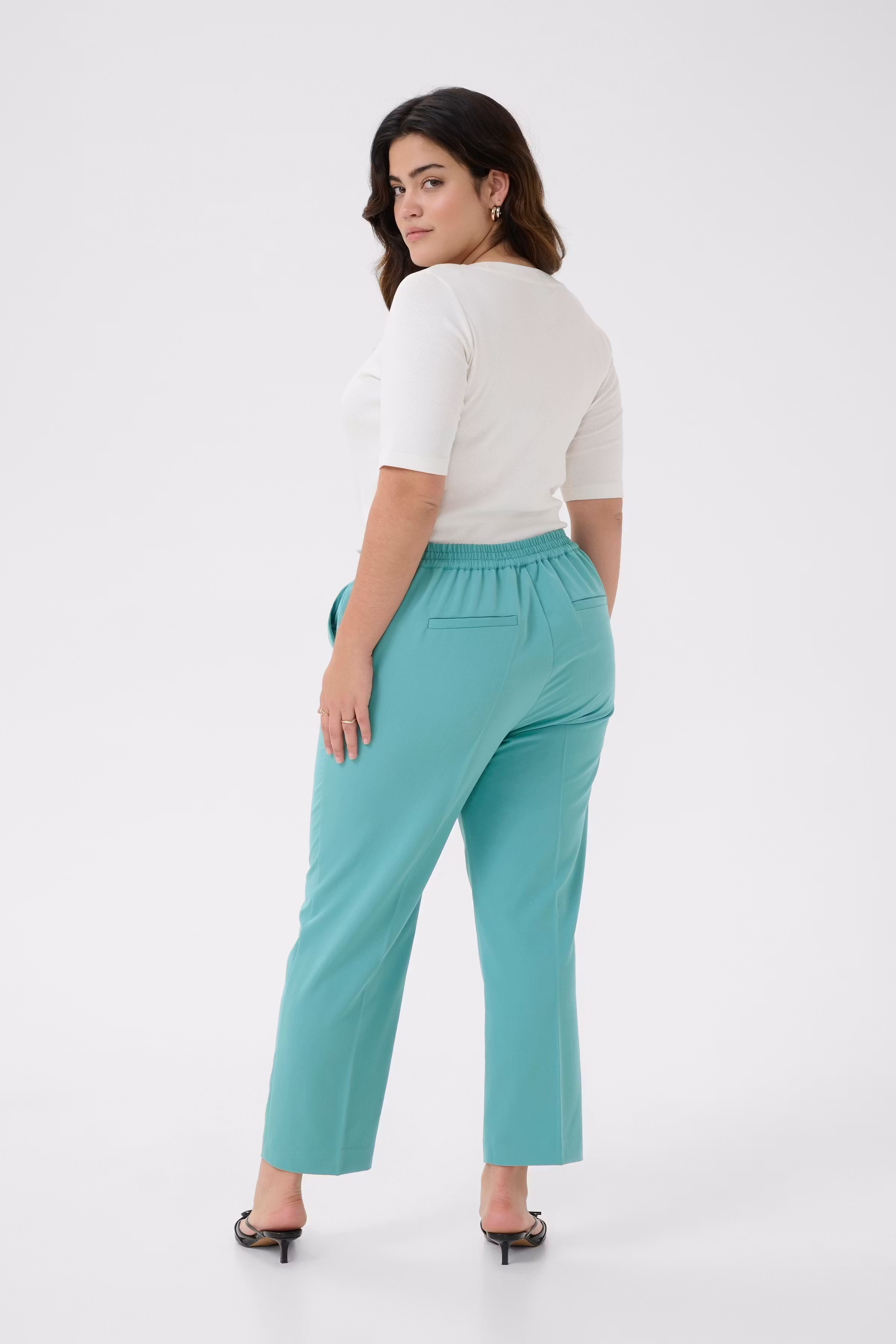 KCsakira Cropped Trousers LOOKBOOK BACK 10580650-174919