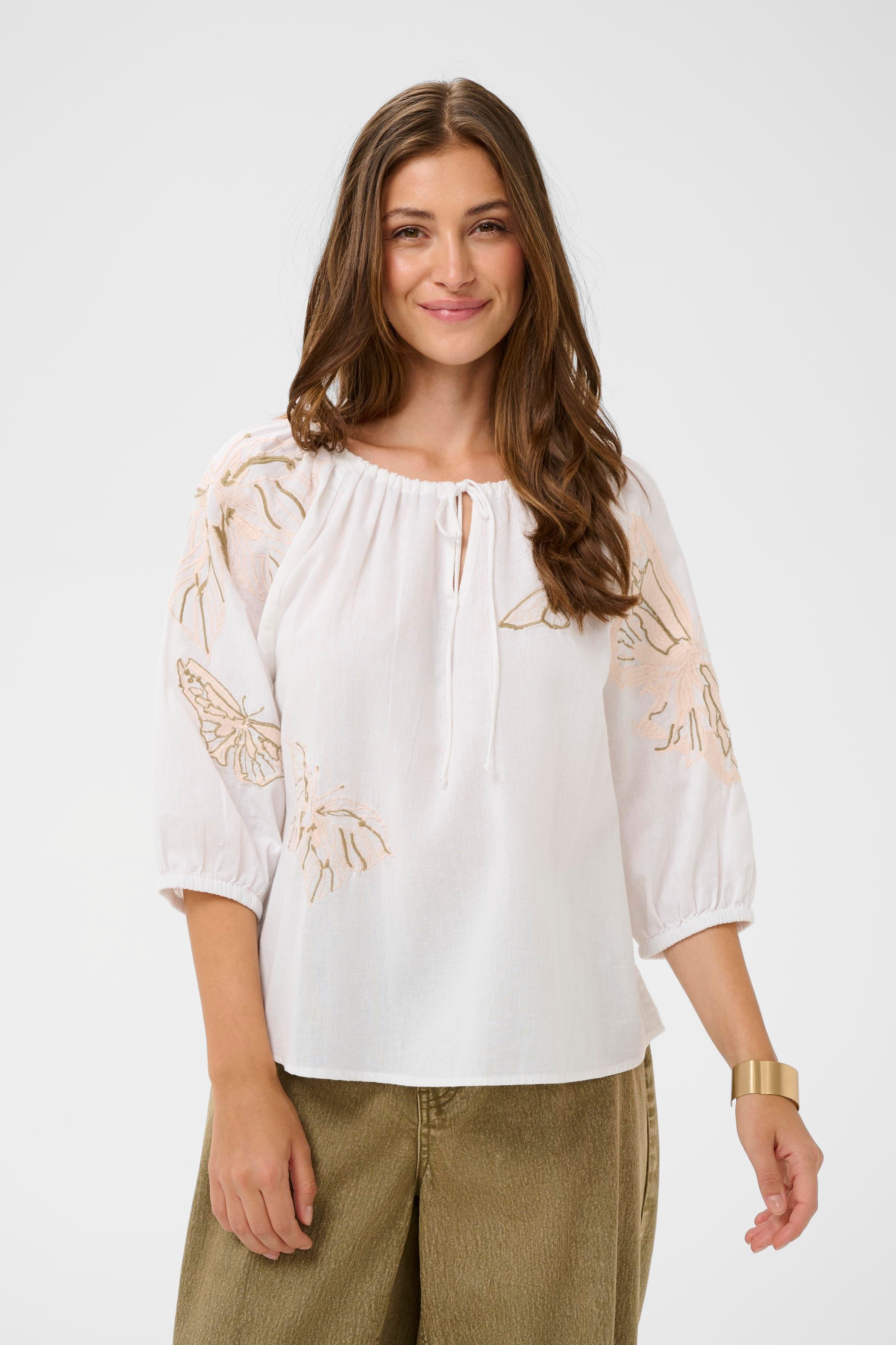 CRBrianna Blouse LOOKBOOK FRONT 10614856-110602