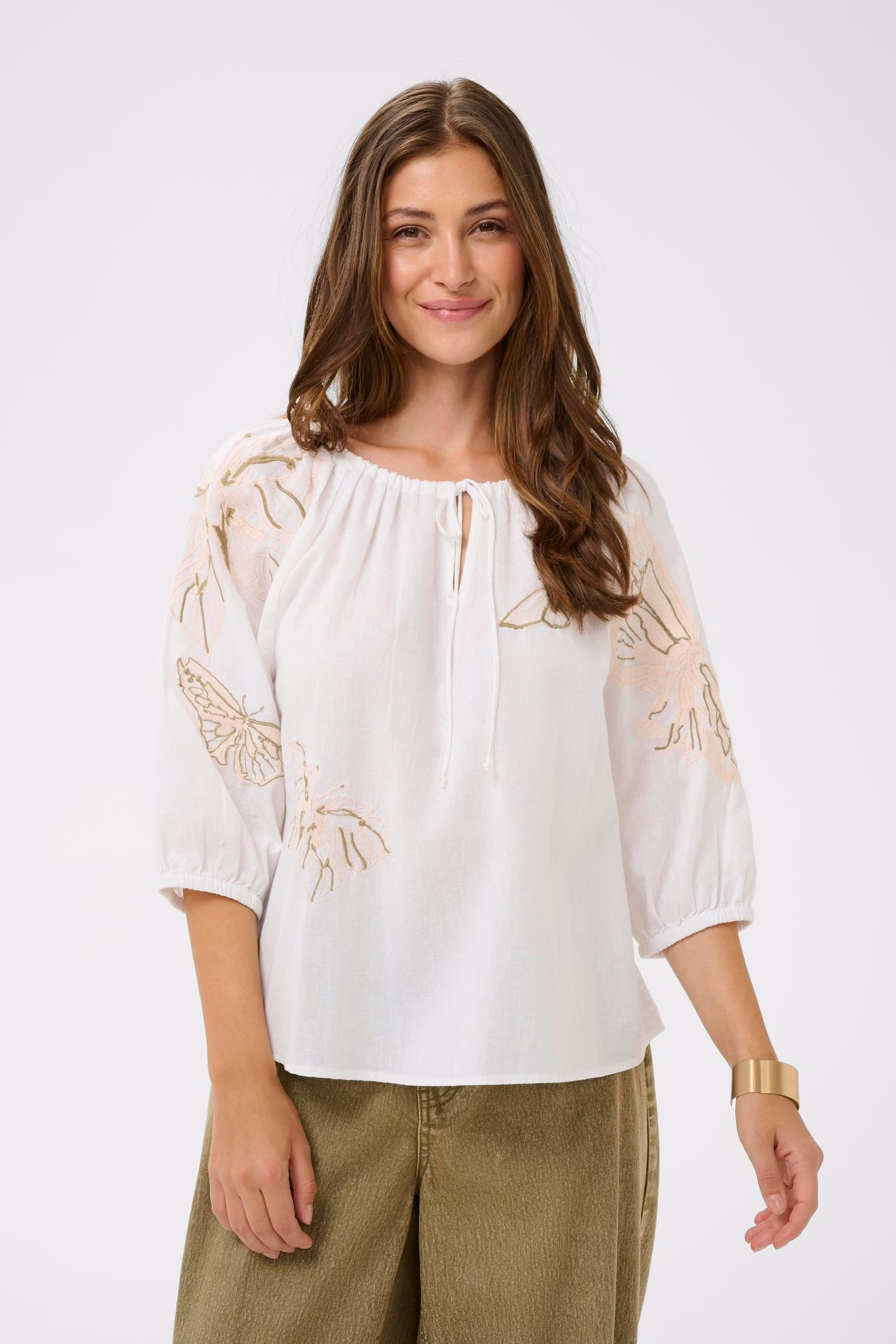 CRBrianna Blouse LOOKBOOK FRONT 10614856-110602