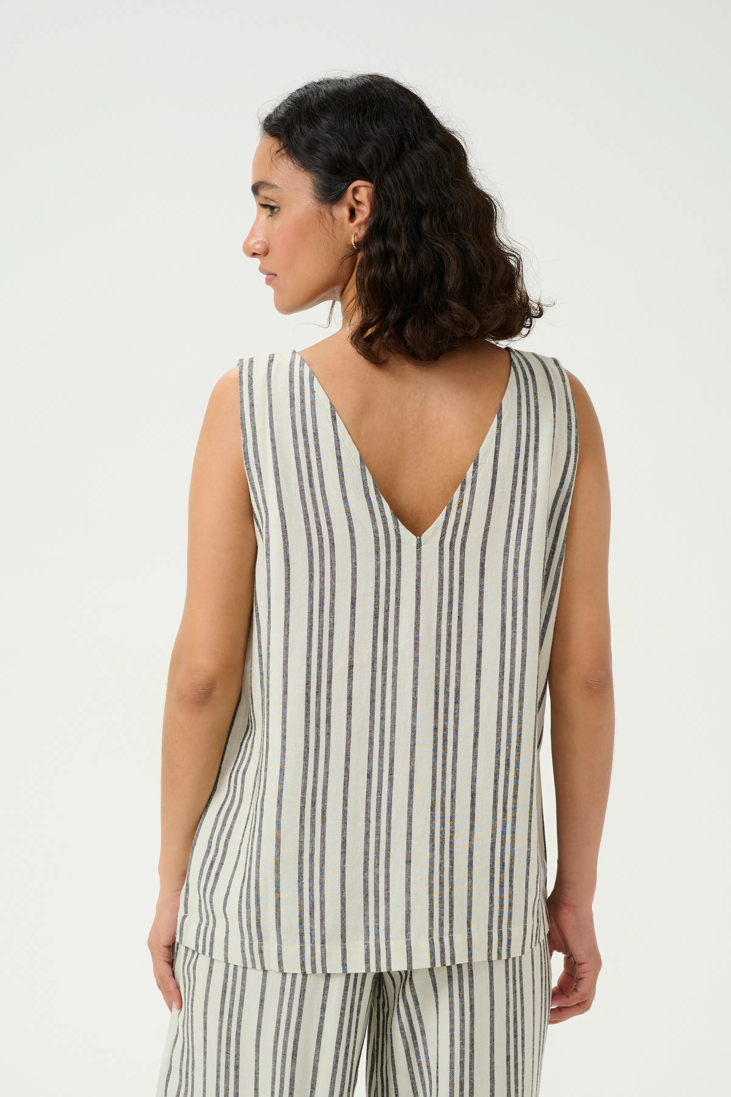 KAmilia Lin Top LOOKBOOK BACK 10508426-107124
