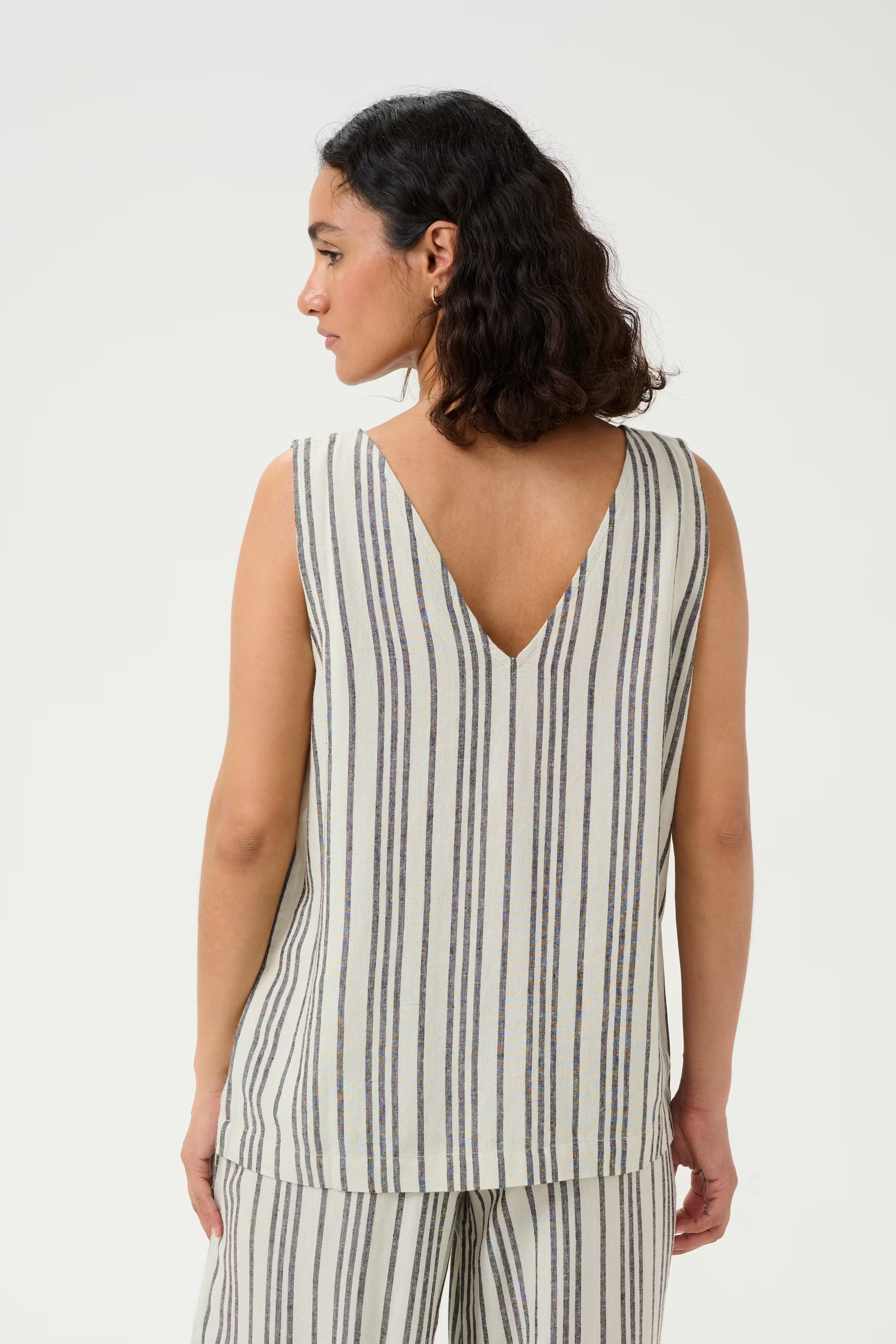 KAmilia Linen Top LOOKBOOK BACK 10508426-107124