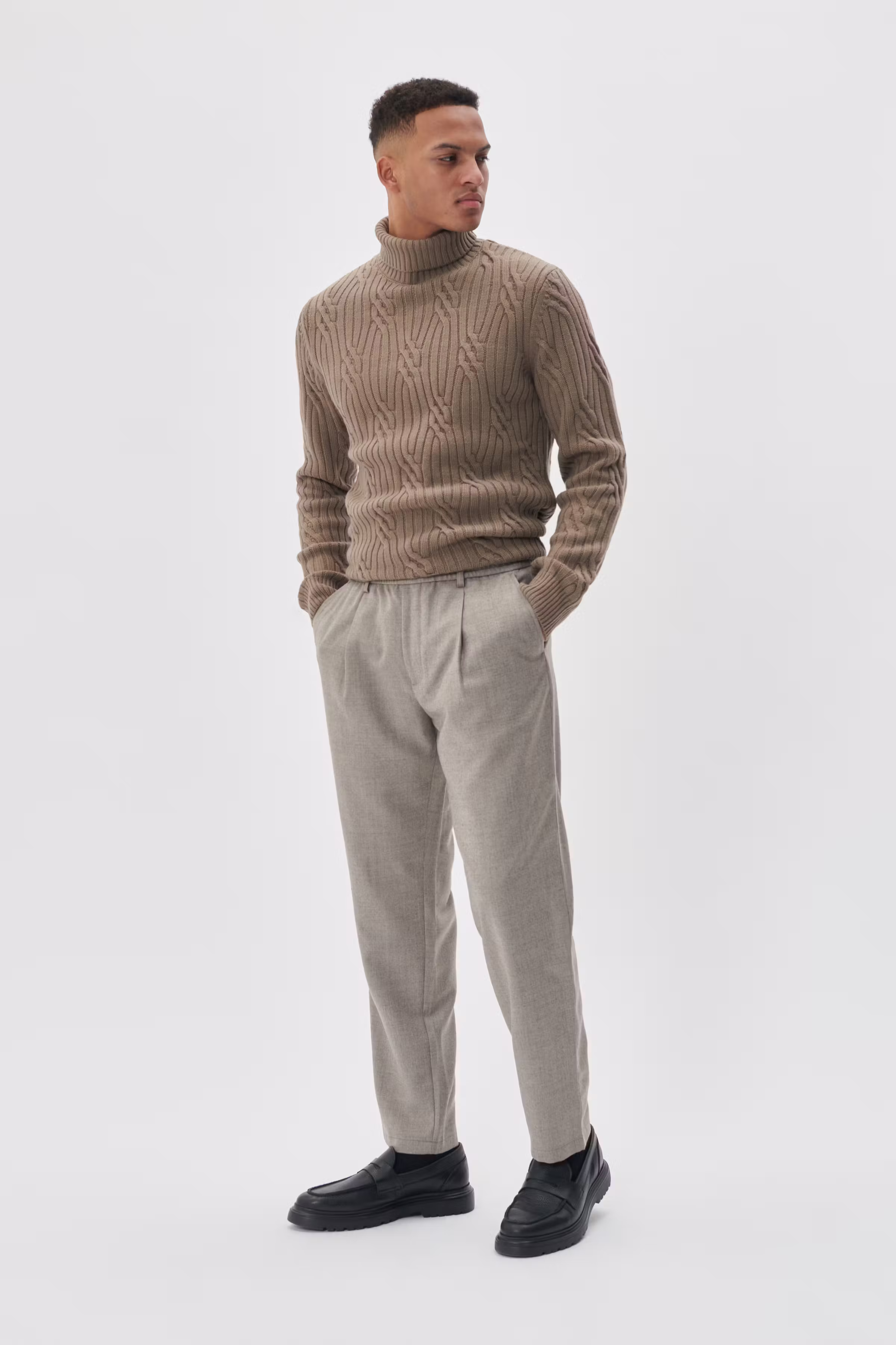 MAjay Hose LOOKBOOK FRONT 30207504-1705101