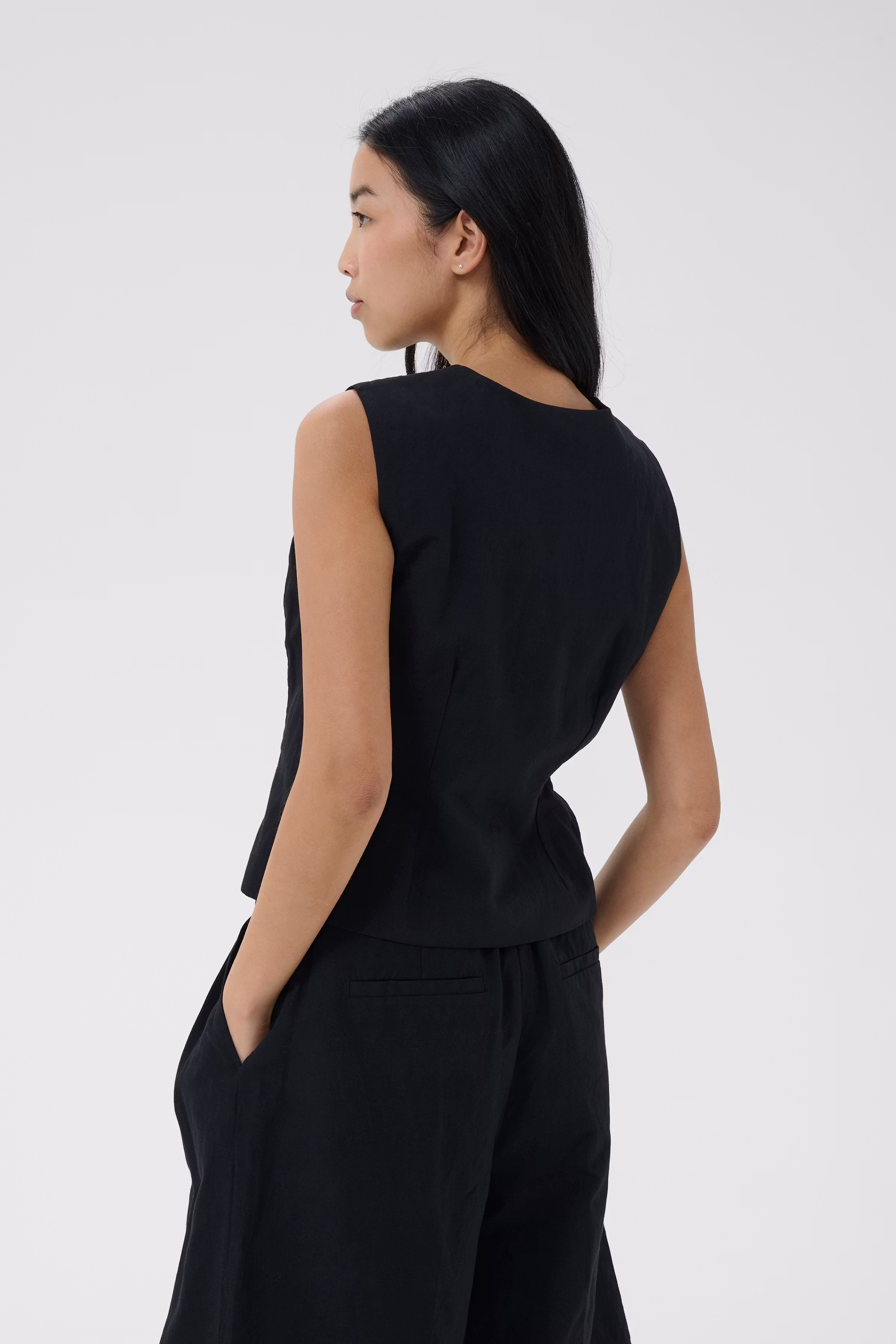 BenittaPW Vest LOOKBOOK BACK 30310511-194008