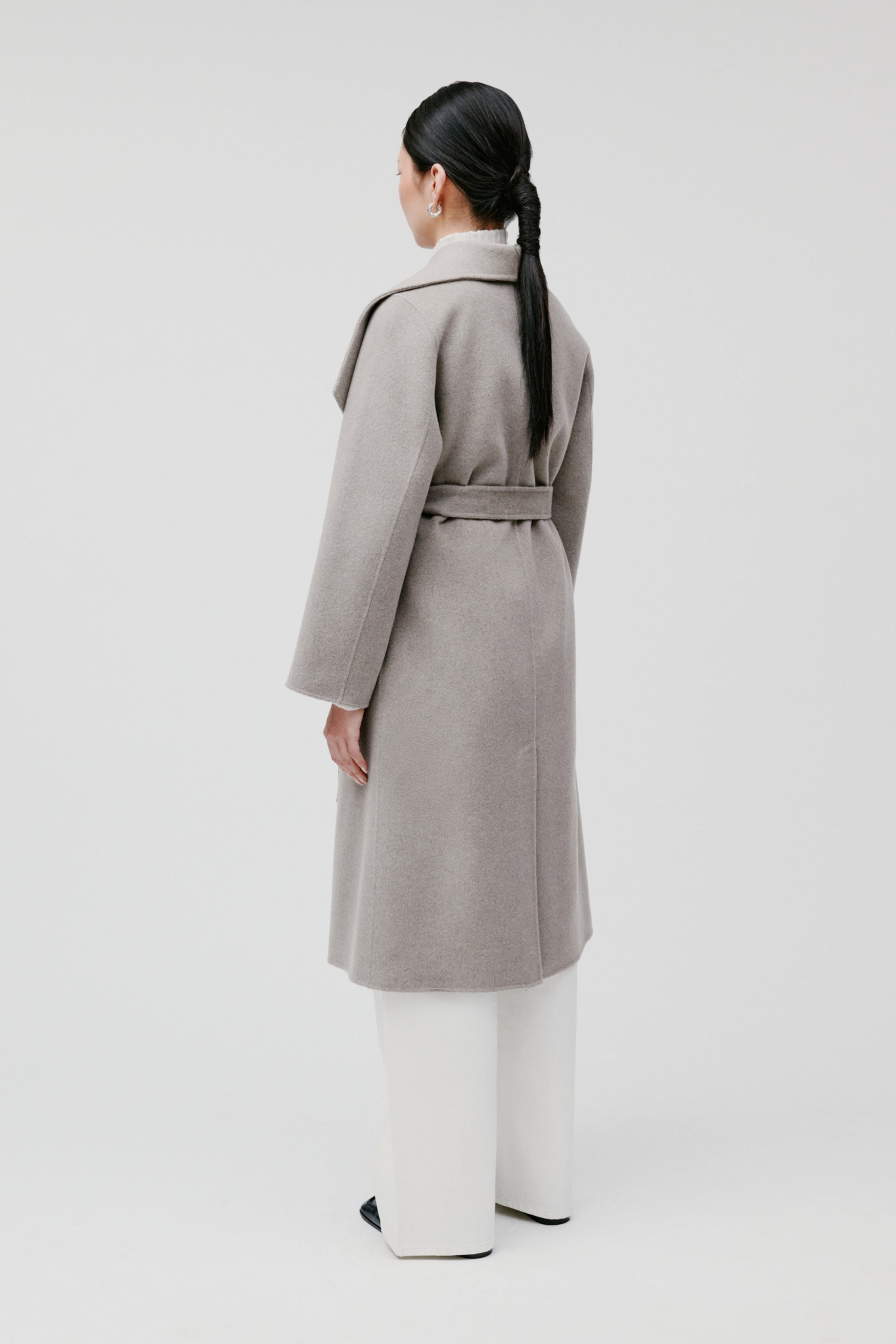 CARRIE ROSE Mantel LOOKBOOK BACK 30600562-BE457