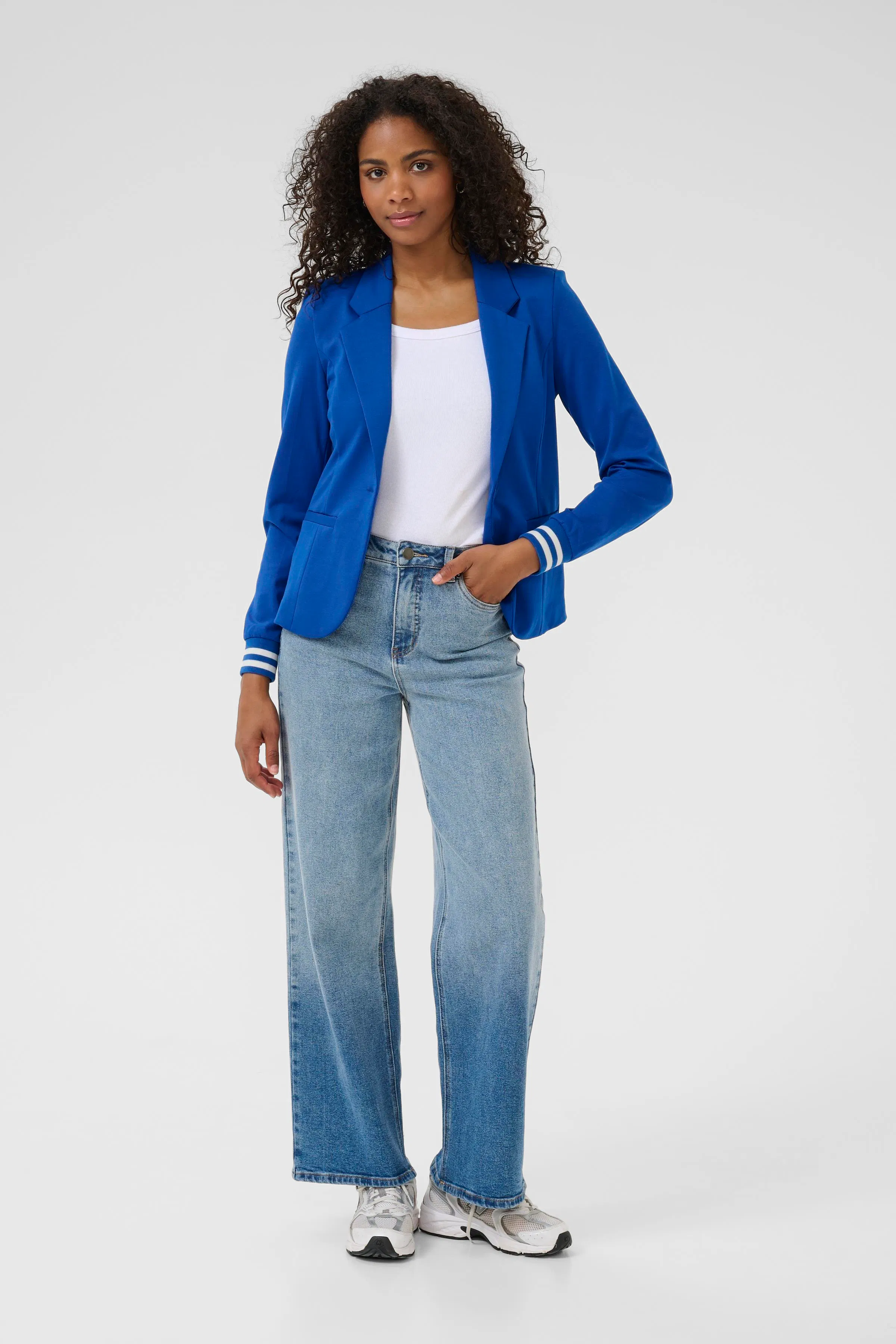 KAKinnie Blazer LOOKBOOK FRONT 10550800-108558