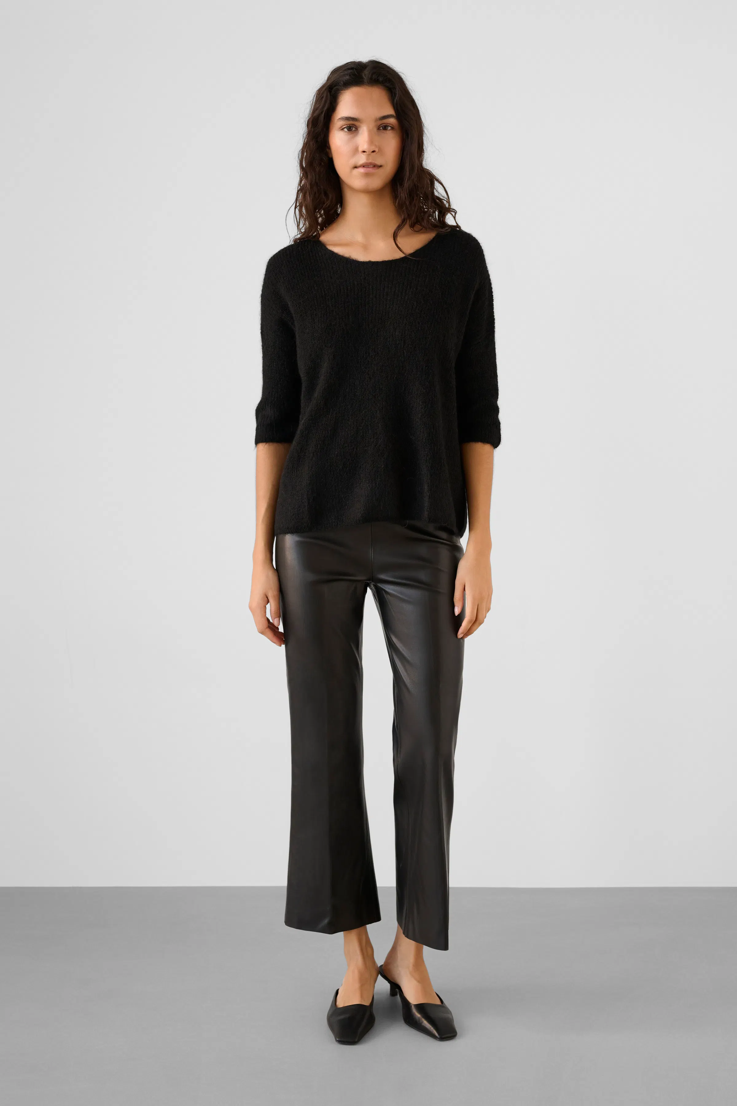 Tuesday Pullover LOOKBOOK FRONT 30400427-194008