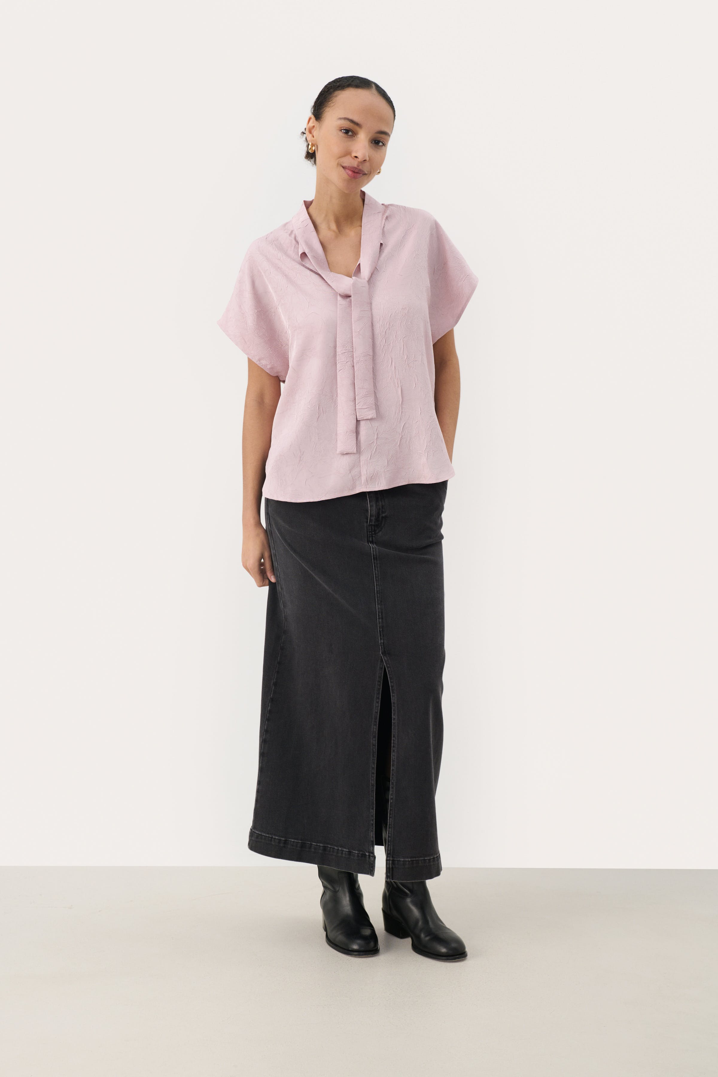 EstefaniaPW Short-sleeved blouse with a bow LOOKBOOK FRONT 30308490-151905