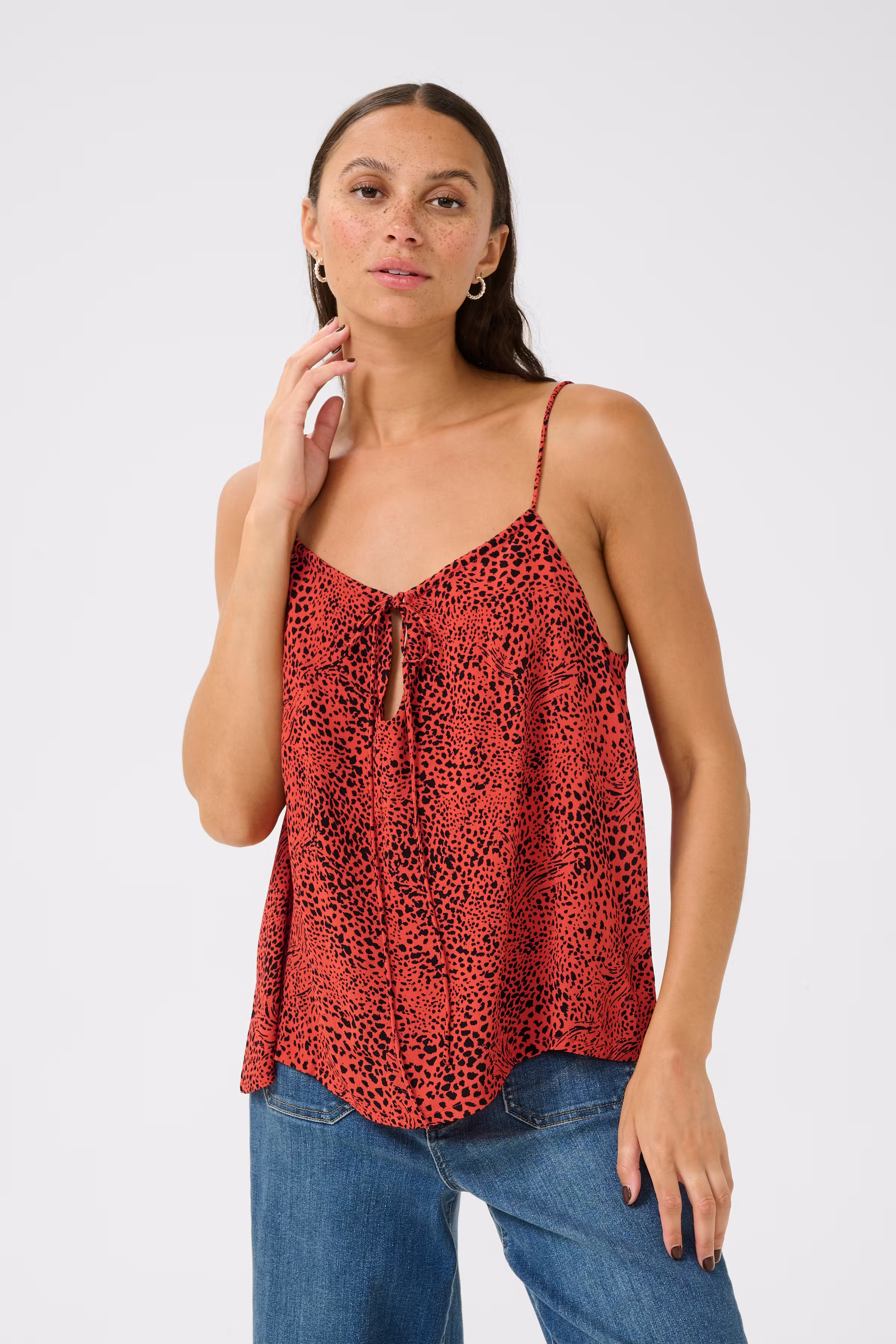 KAliana Top LOOKBOOK FRONT 10509930-107428