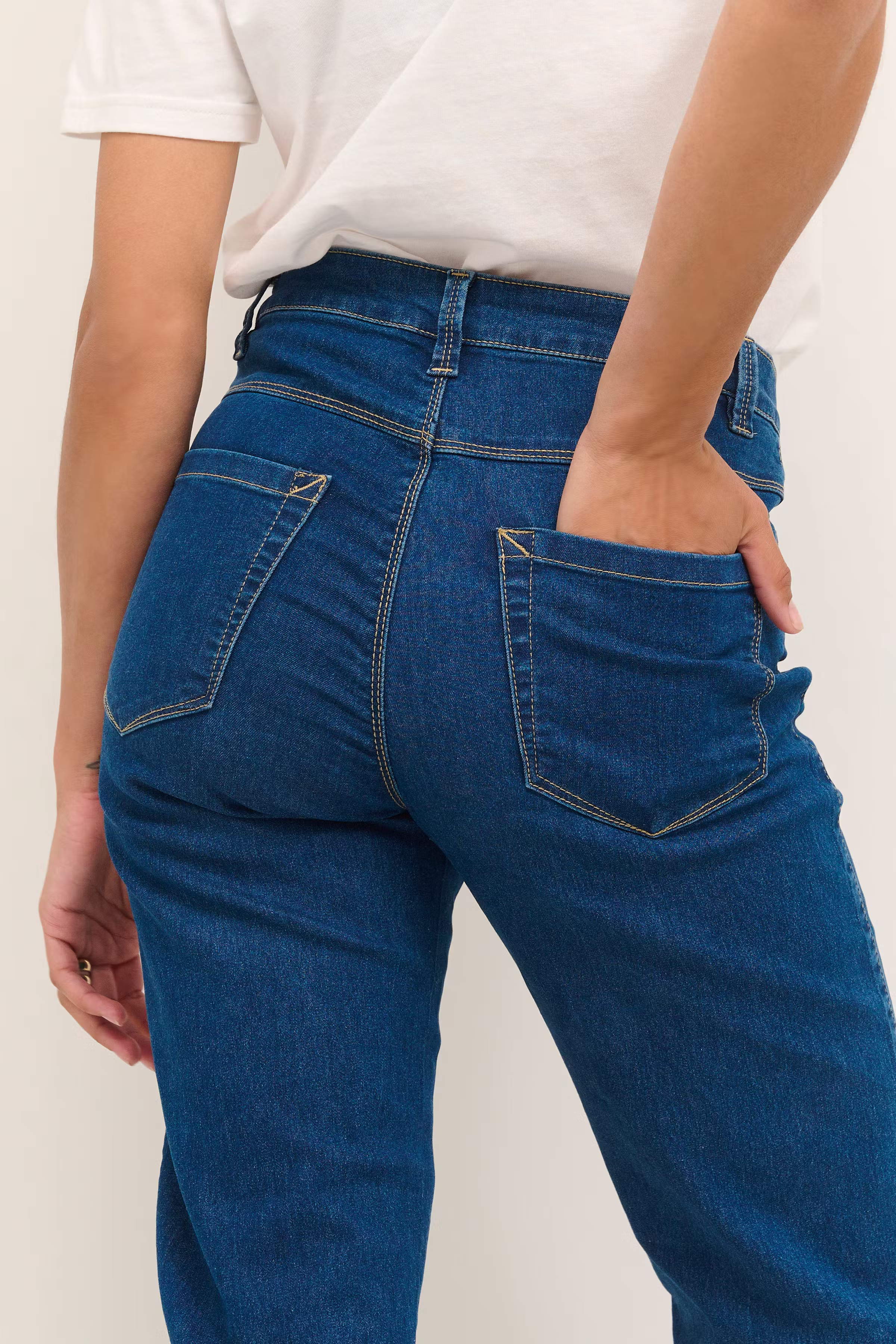 KAvicky Straight Jeans LOOKBOOK DETAIL 10506530-103758