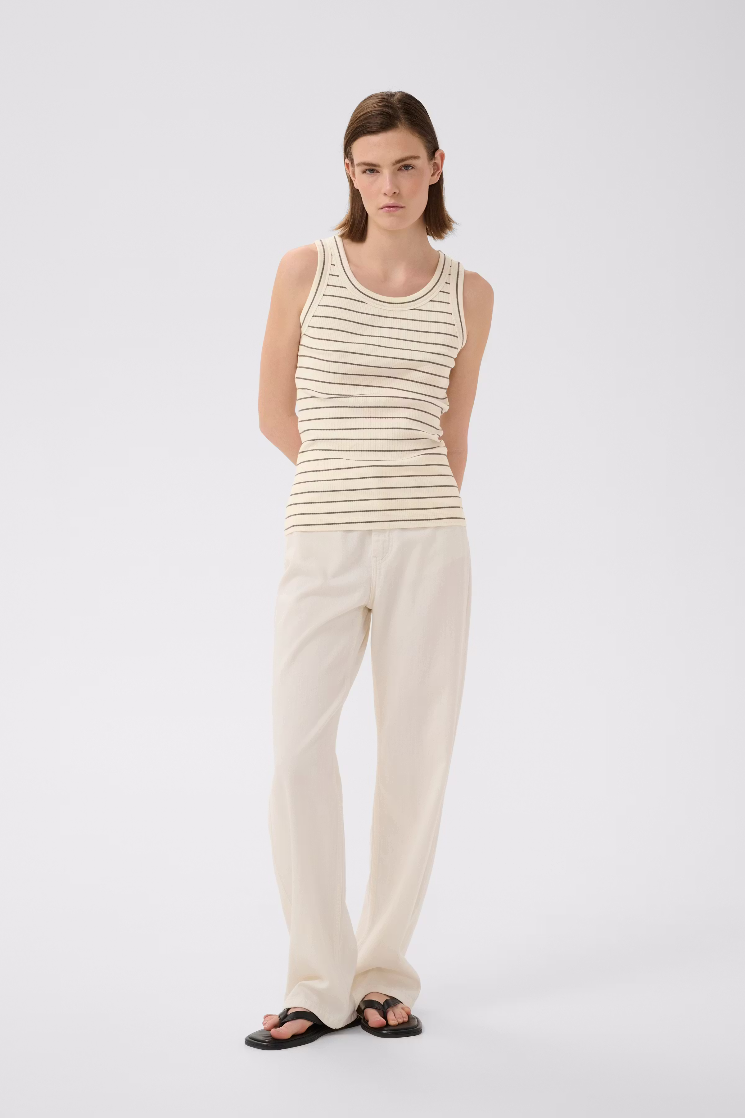 DagnaIW Top LOOKBOOK FRONT 30107268-305171