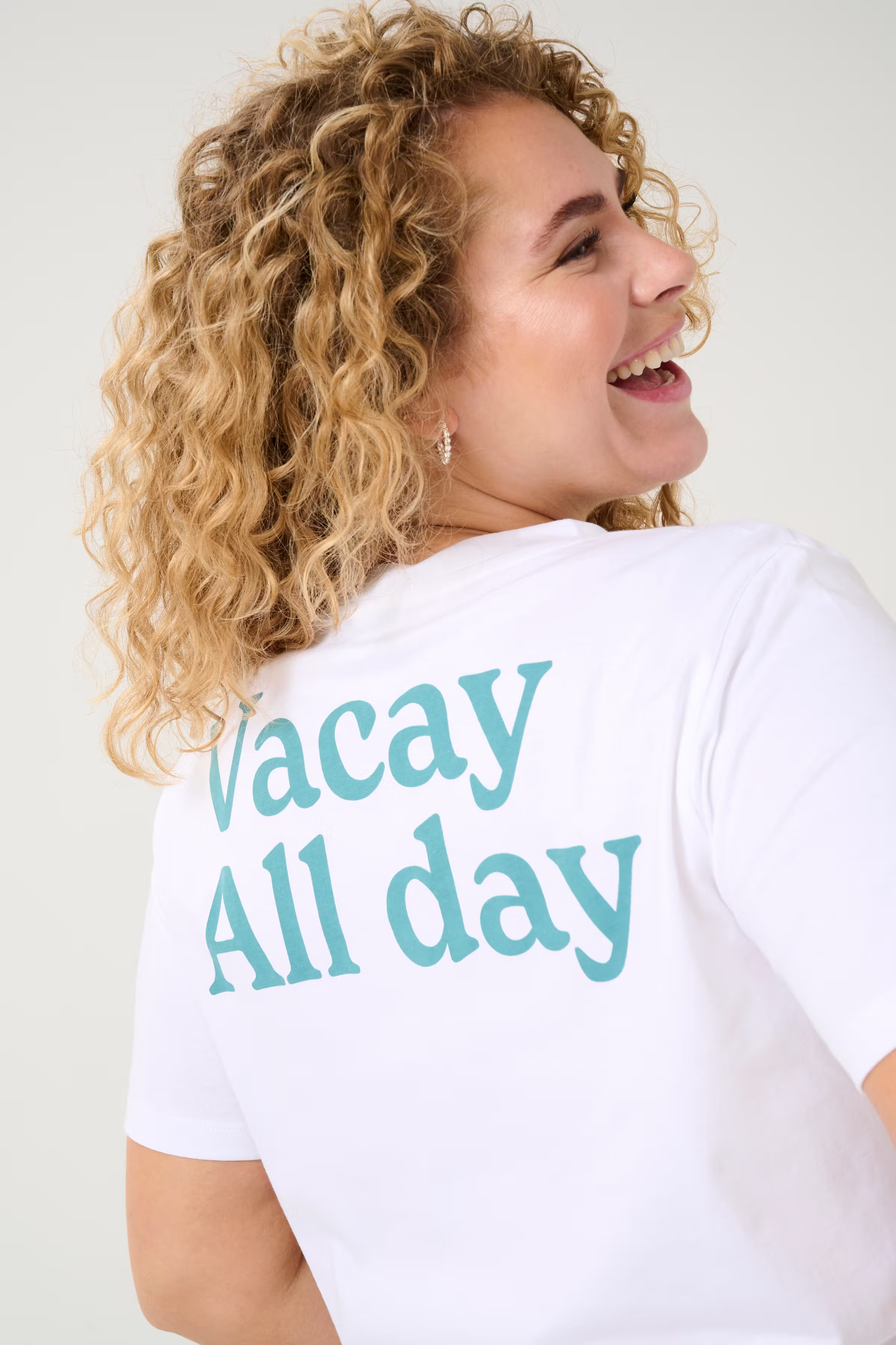 KCvalia T-shirt LOOKBOOK FRONT 10583260-110601