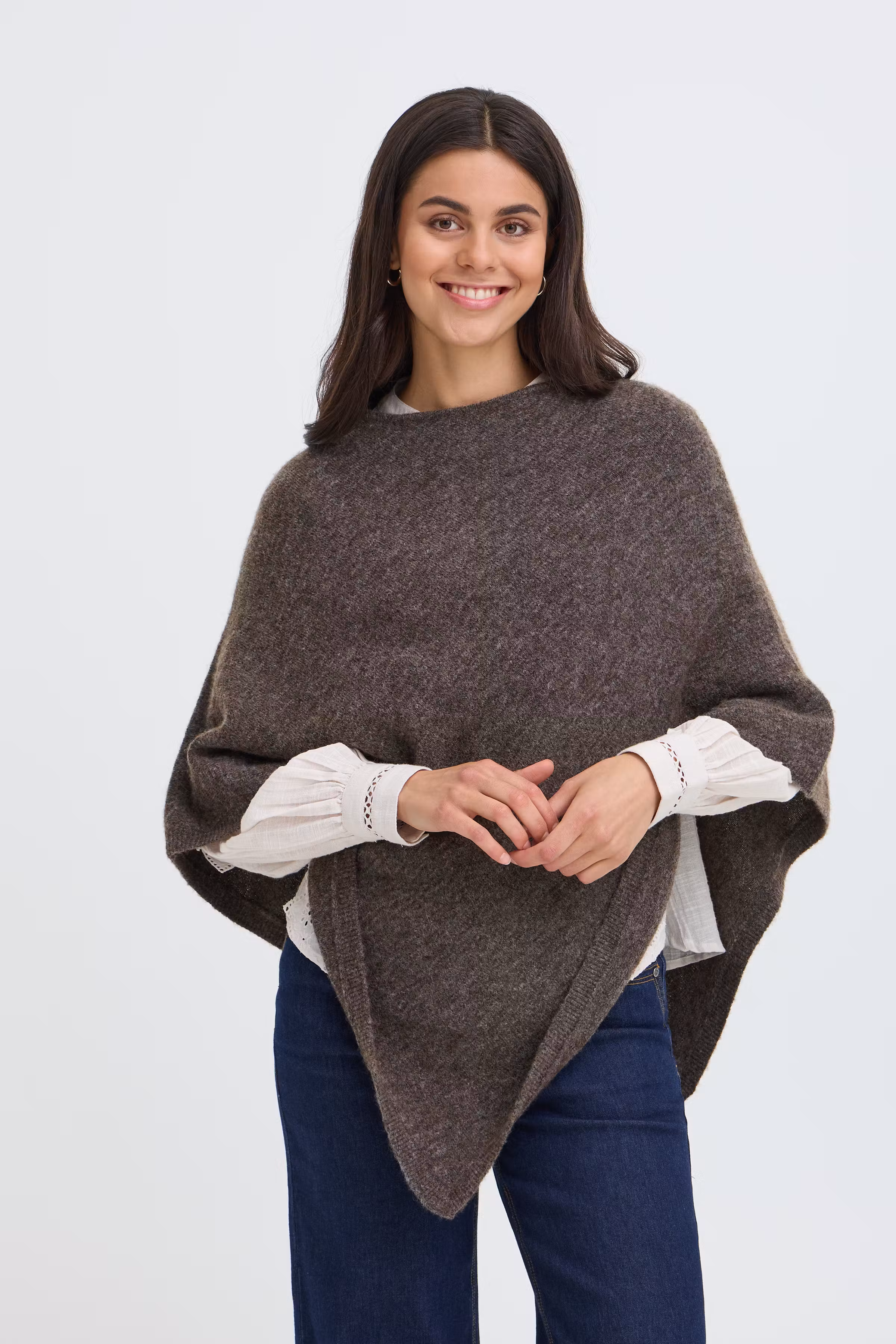FRSANNY Poncho LOOKBOOK FRONT 20615041-1909131