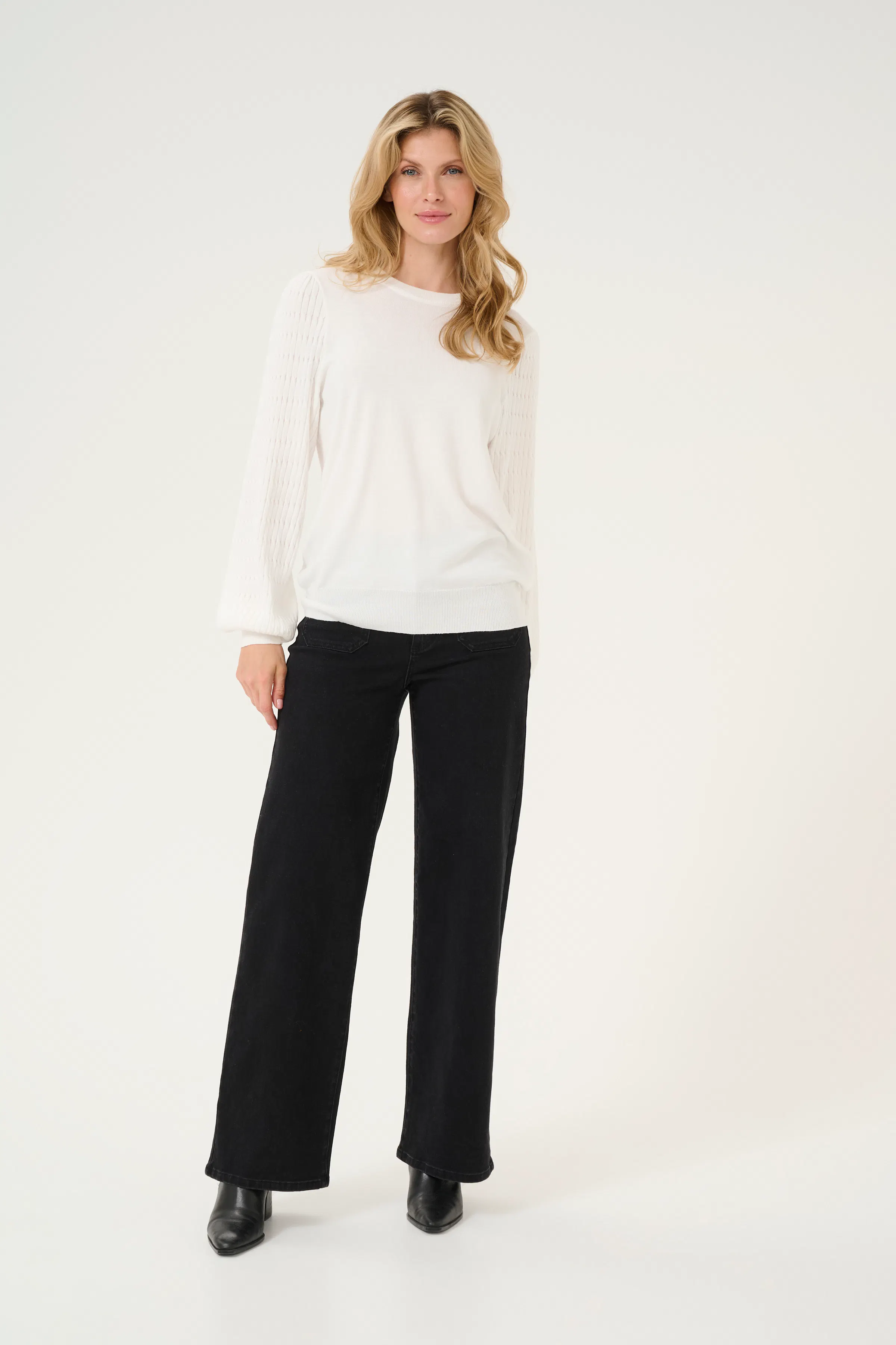 KAnanna Pullover LOOKBOOK FRONT 10509104-110602