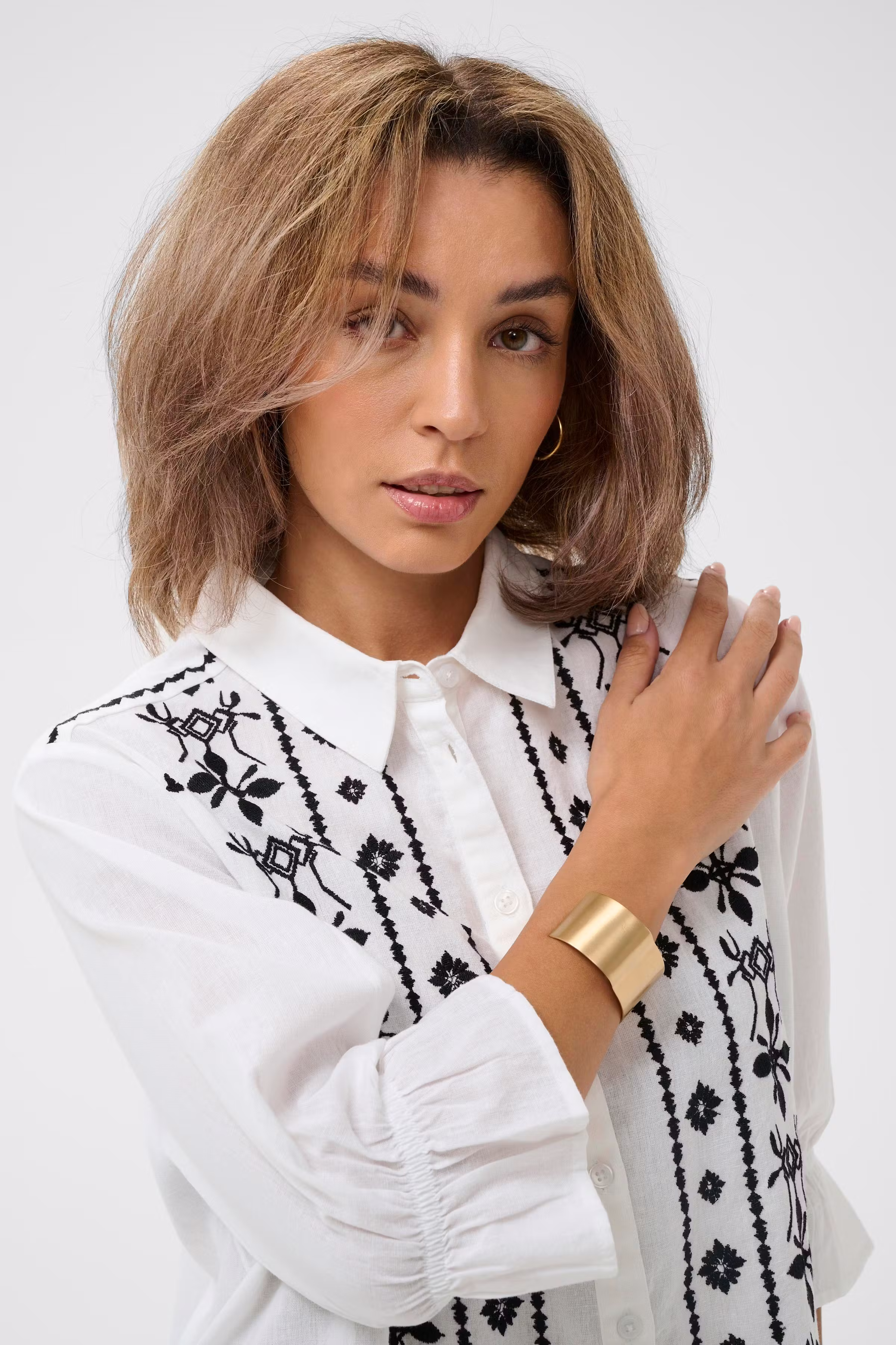 CRBrianna Shirt LOOKBOOK DETAIL 10614768-110602