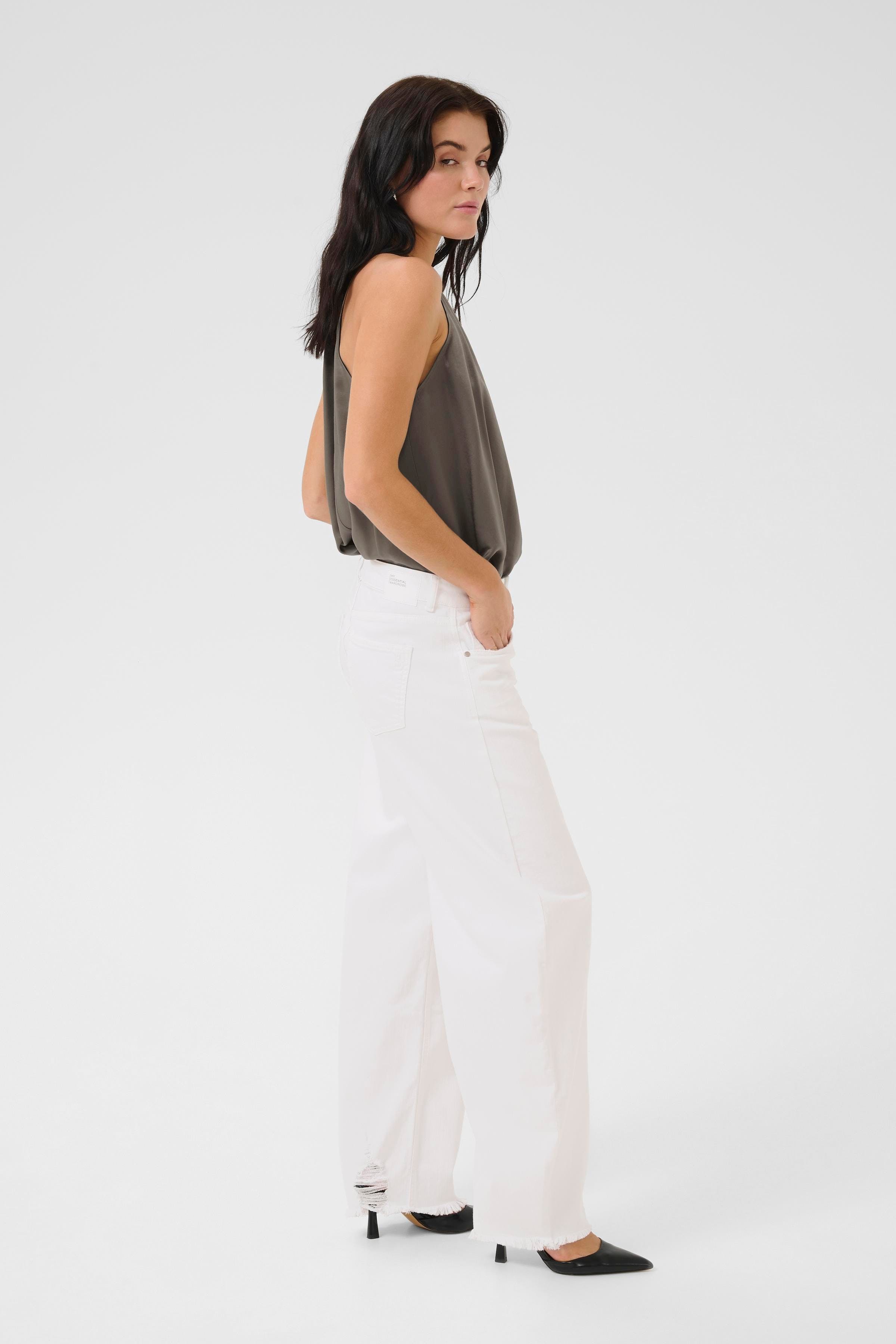 LucyMW Barrel Jeans LOOKBOOK FRONT 10705222-100091