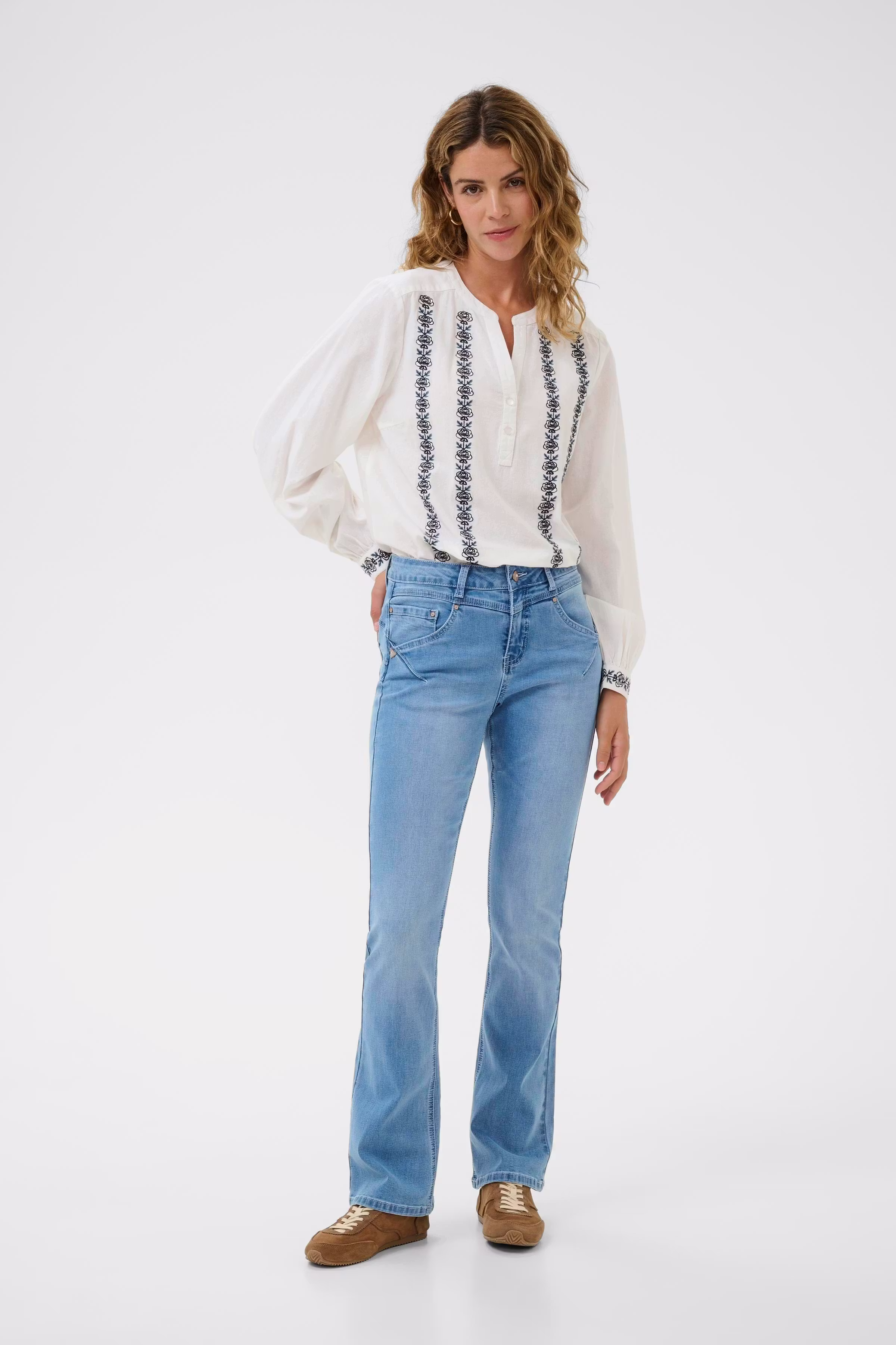 CRAmalie Bootcut Jeans LOOKBOOK FRONT 10650697-108844