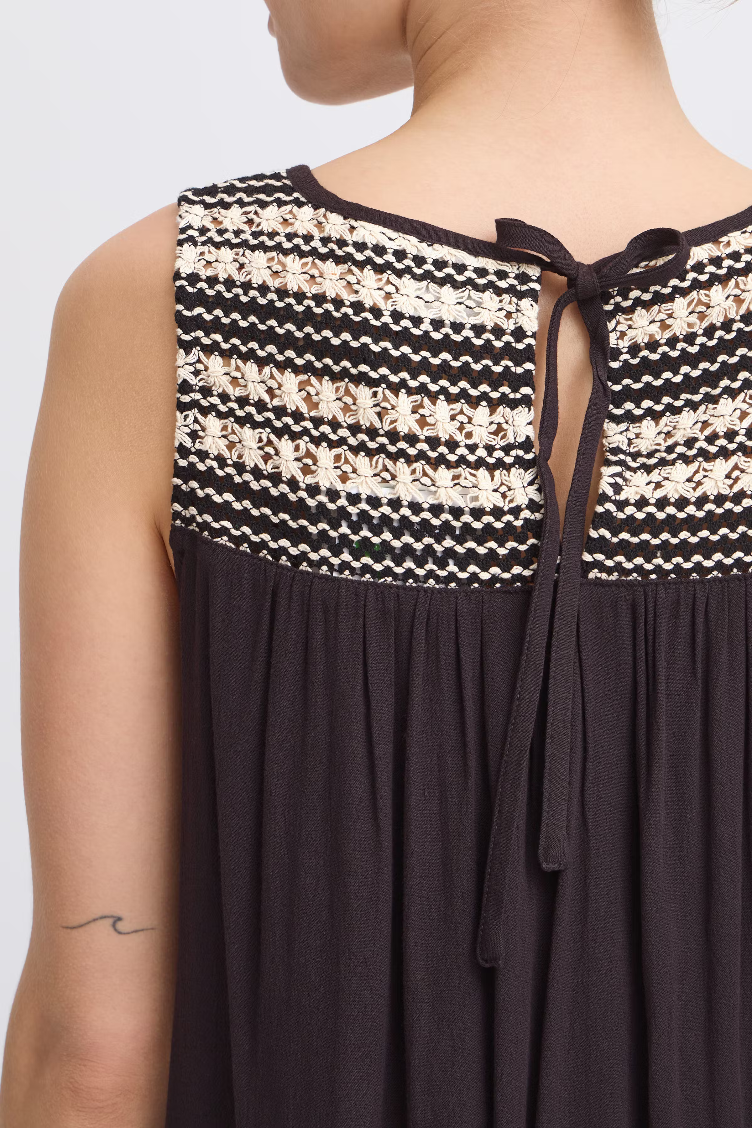 IHRAGNI Top LOOKBOOK DETAIL 20123291-194008