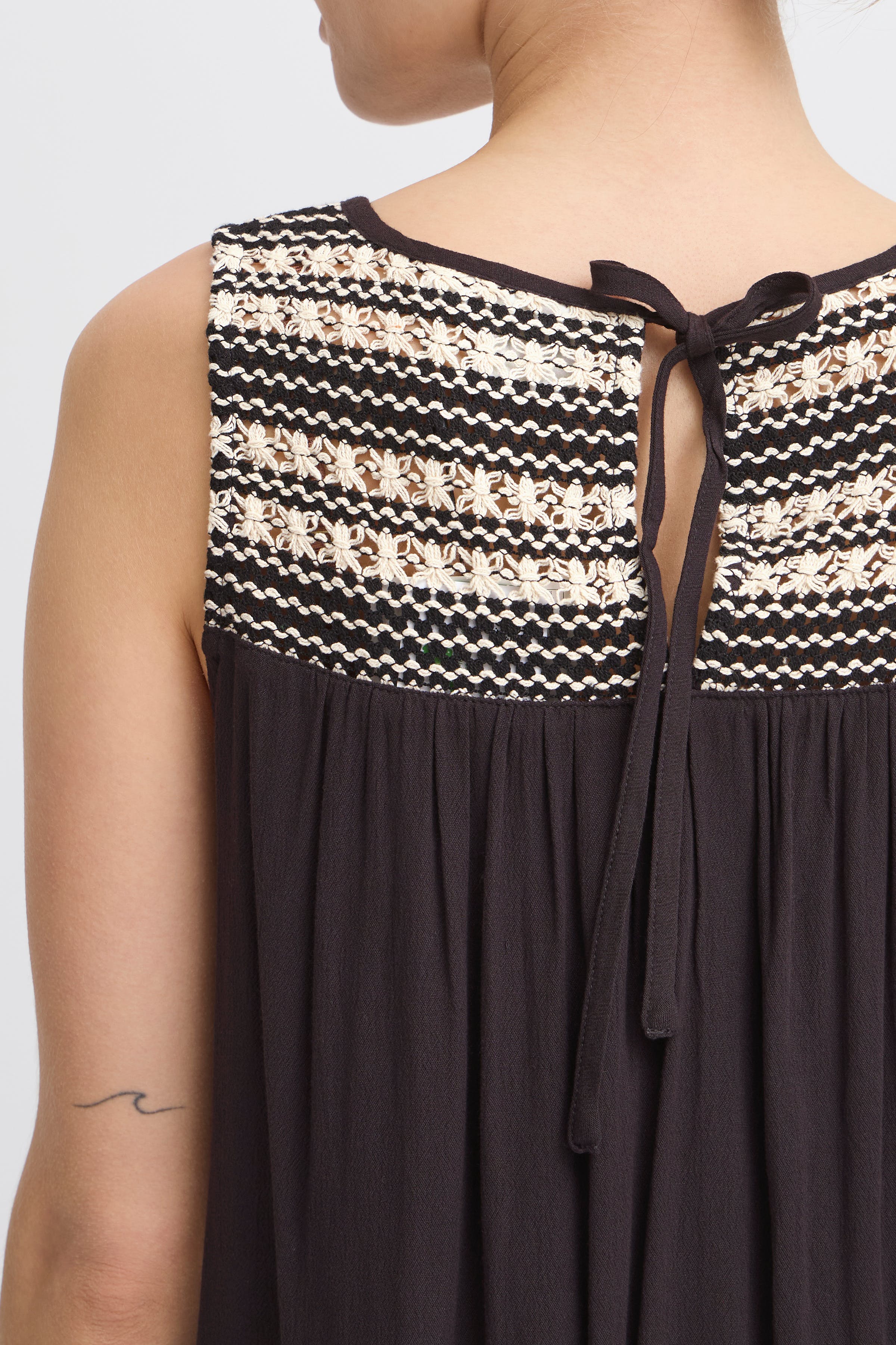 IHRAGNI Top LOOKBOOK DETAIL 20123291-194008