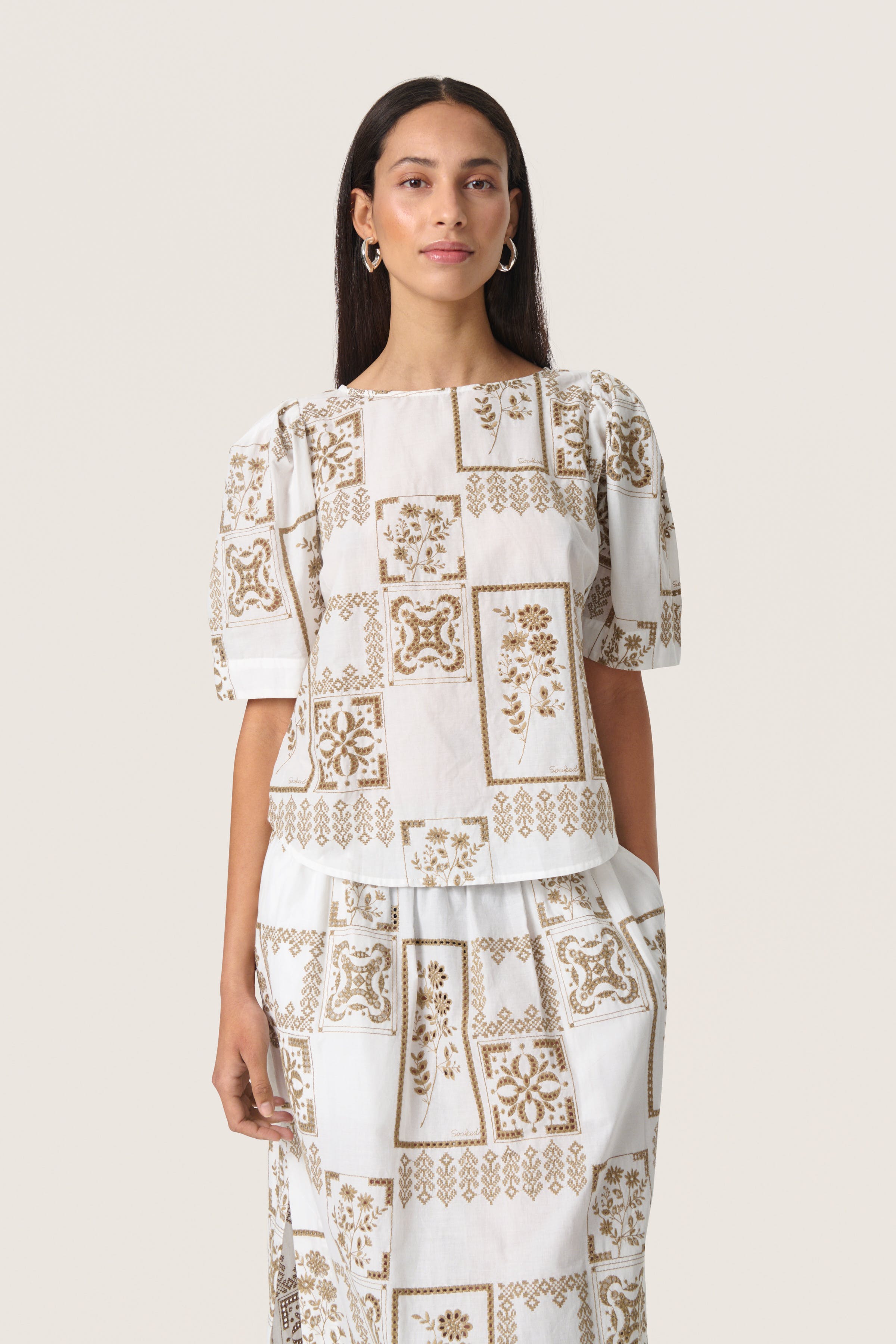 SLReesha Bluse LOOKBOOK FRONT 30408112-111001