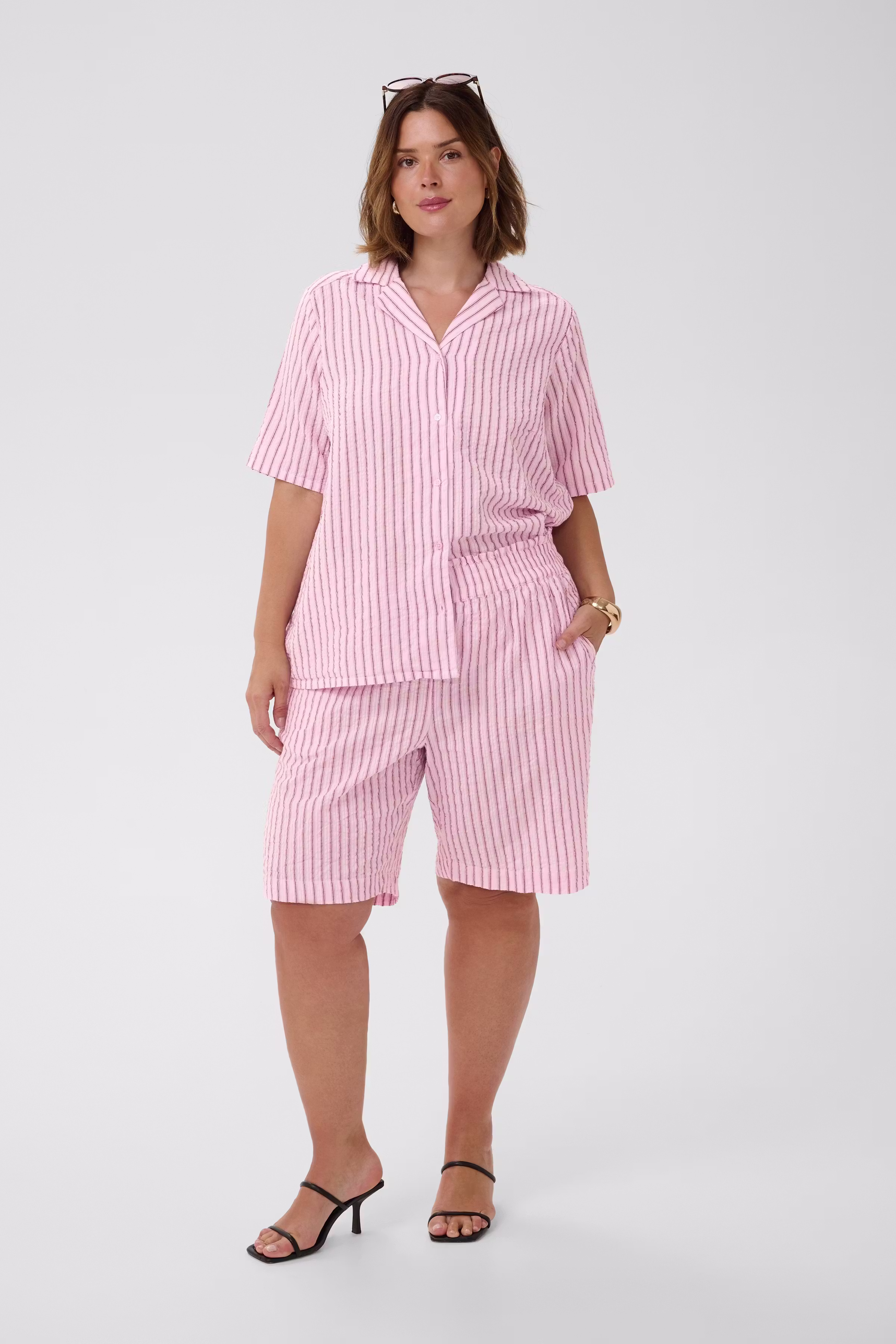 KClary Shorts LOOKBOOK FRONT 10584491-109318
