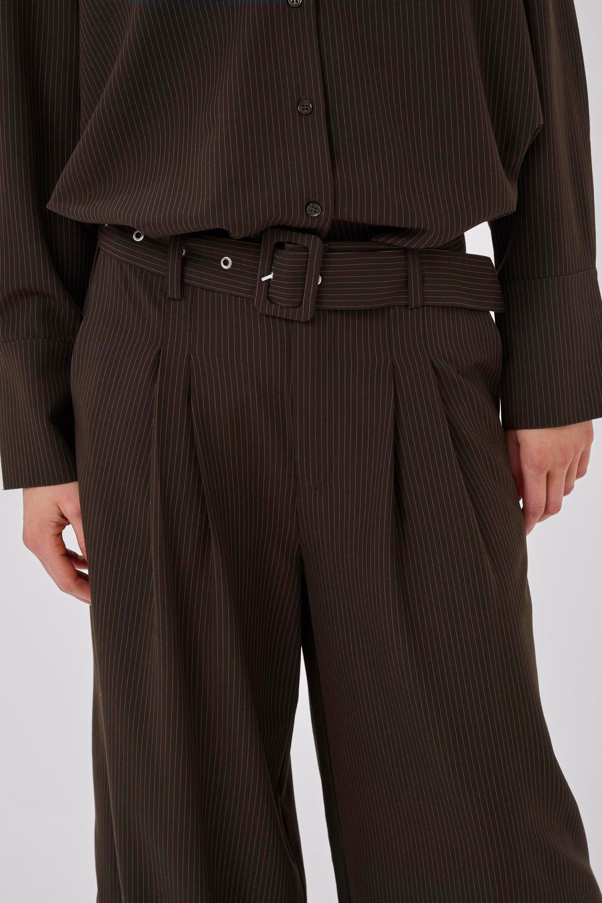 VittaMW Hose LOOKBOOK DETAIL 10704999-108252