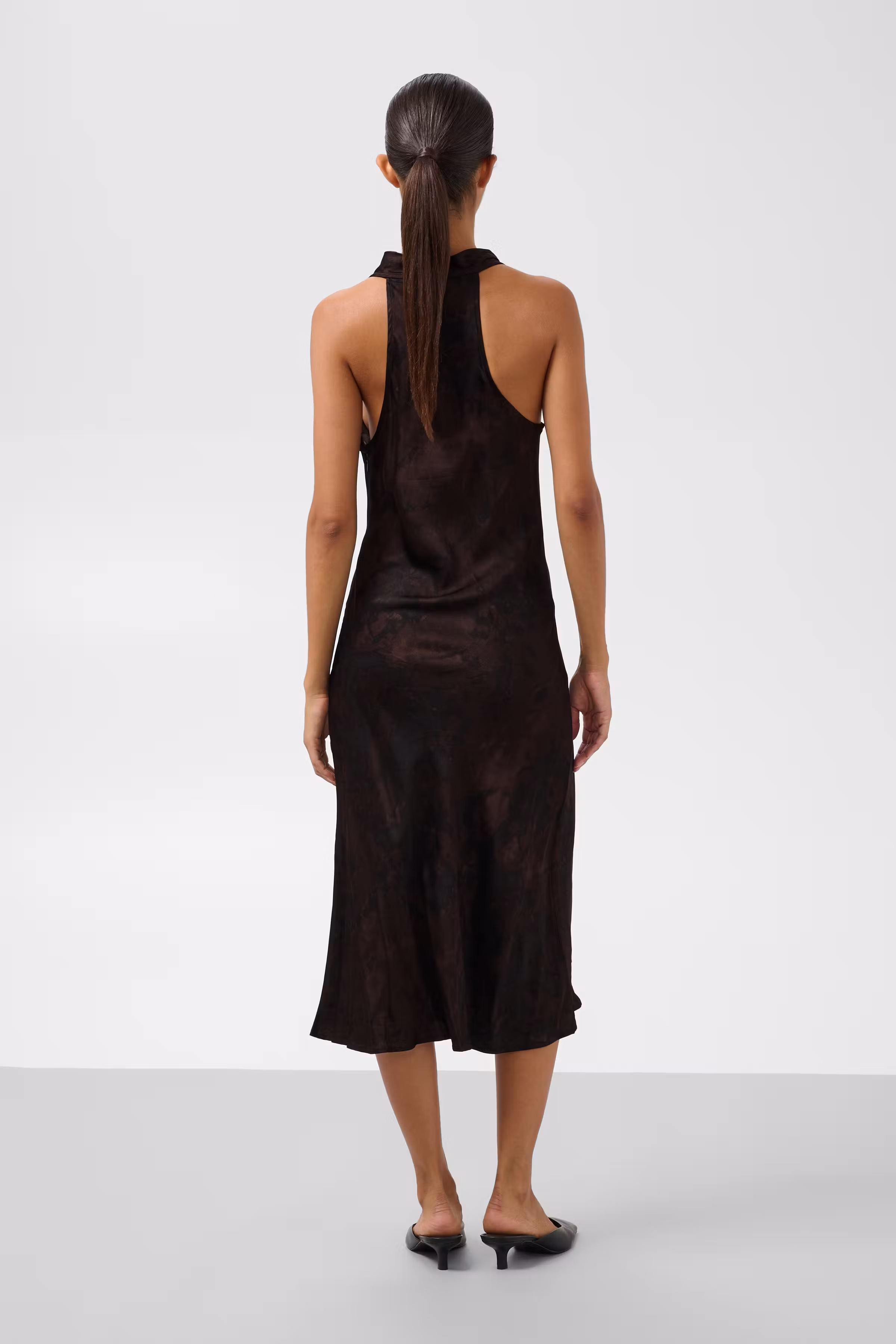 SLCinna Kjole LOOKBOOK BACK 30409674-305439
